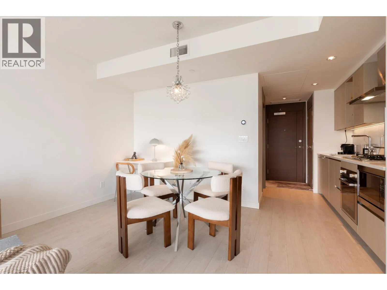 2203 4720 LOUGHEED HIGHWAY