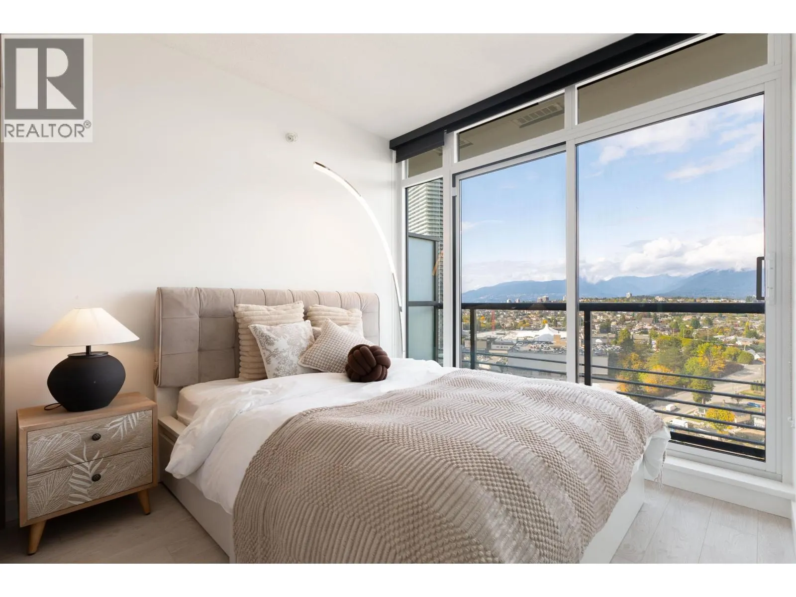 2203 4720 LOUGHEED HIGHWAY