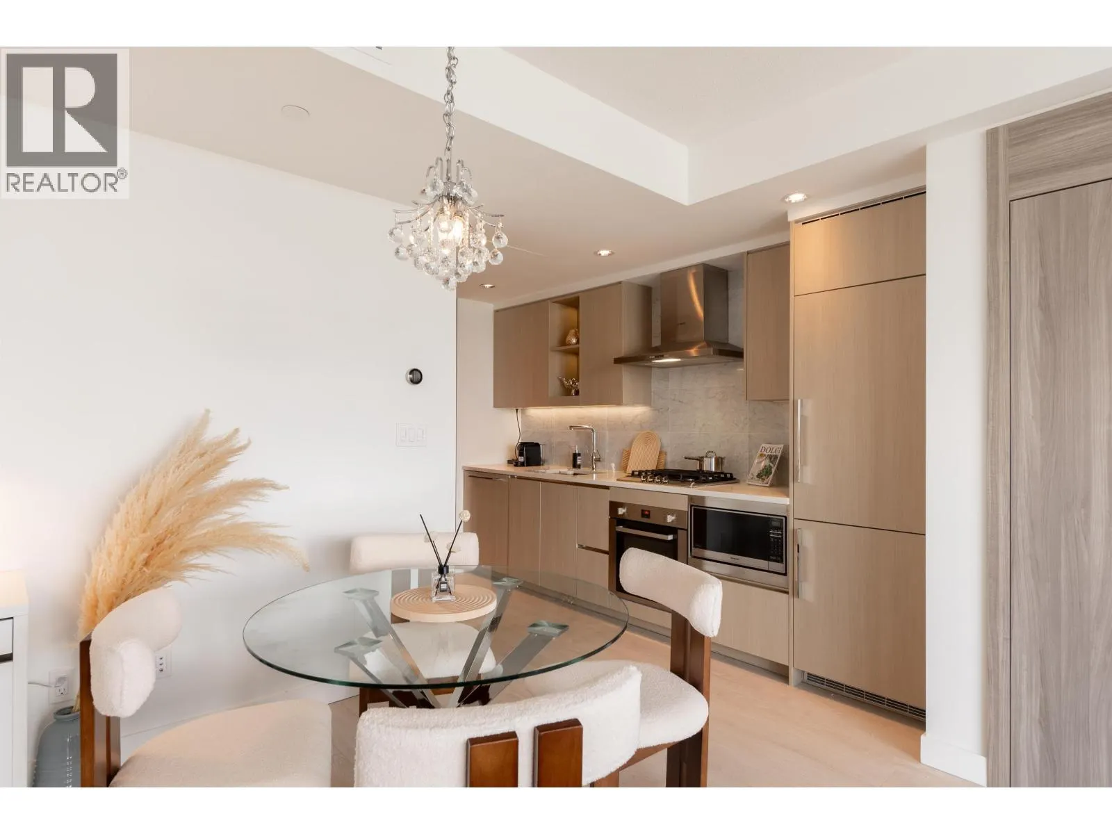 2203 4720 LOUGHEED HIGHWAY