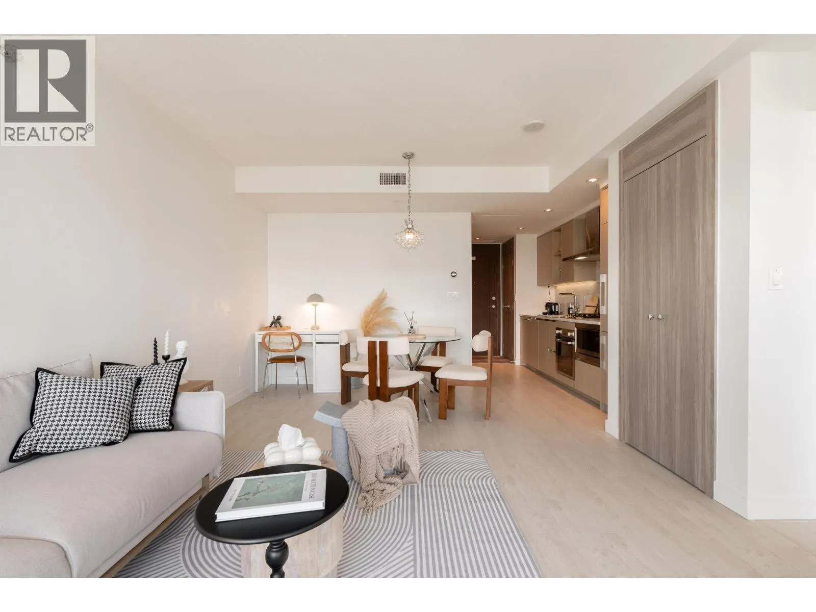 2203 4720 LOUGHEED HIGHWAY