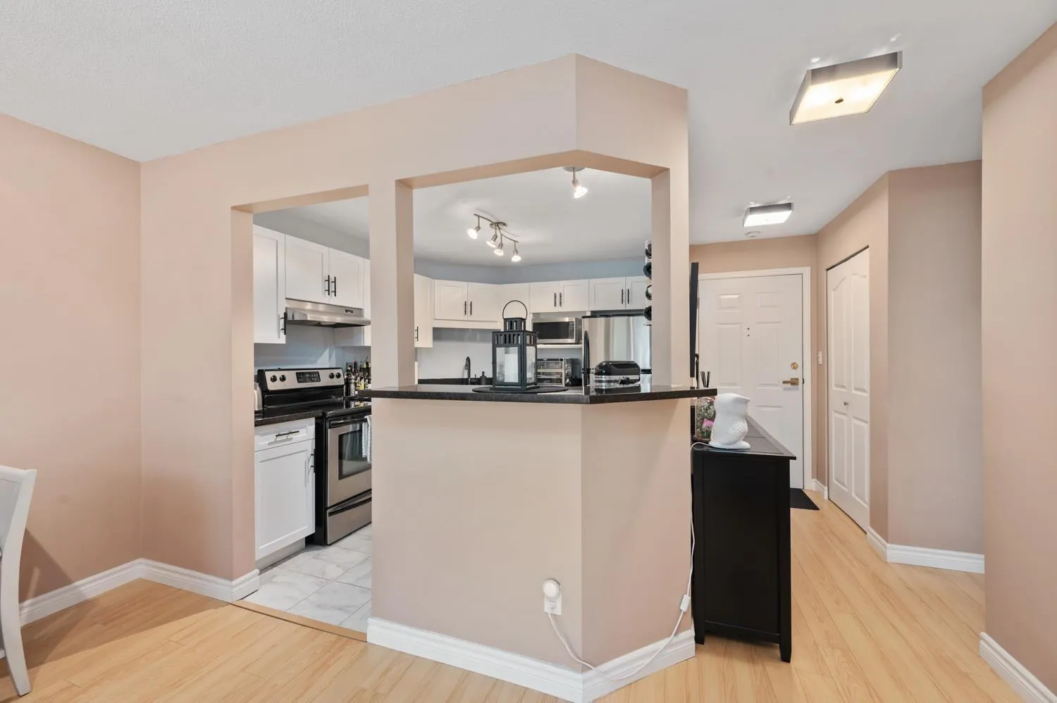 407 33280 E BOURQUIN CRESCENT