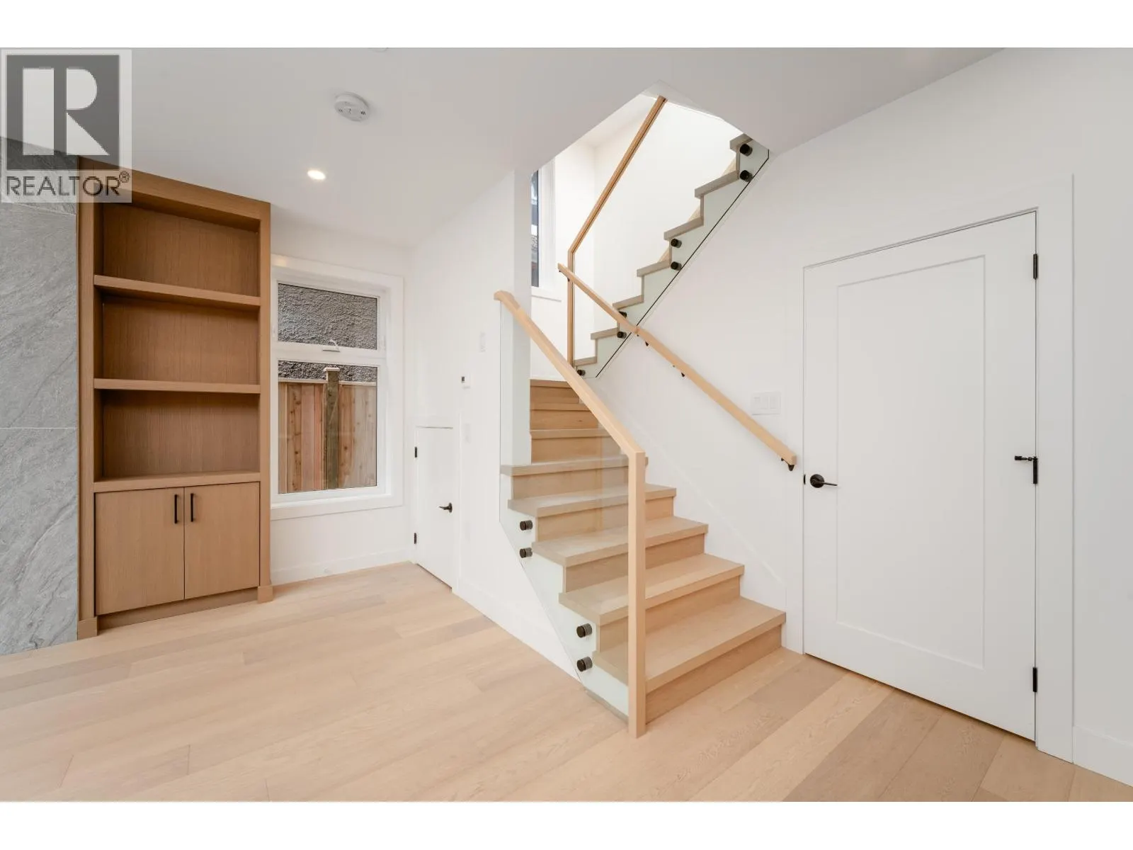 968 W 17TH AVENUE