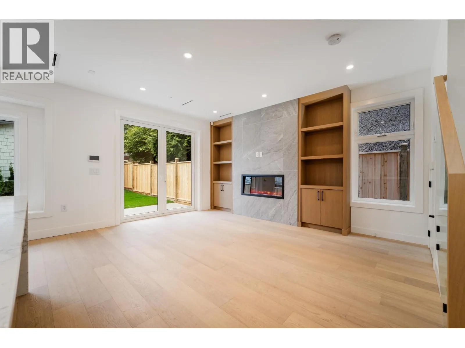 968 W 17TH AVENUE