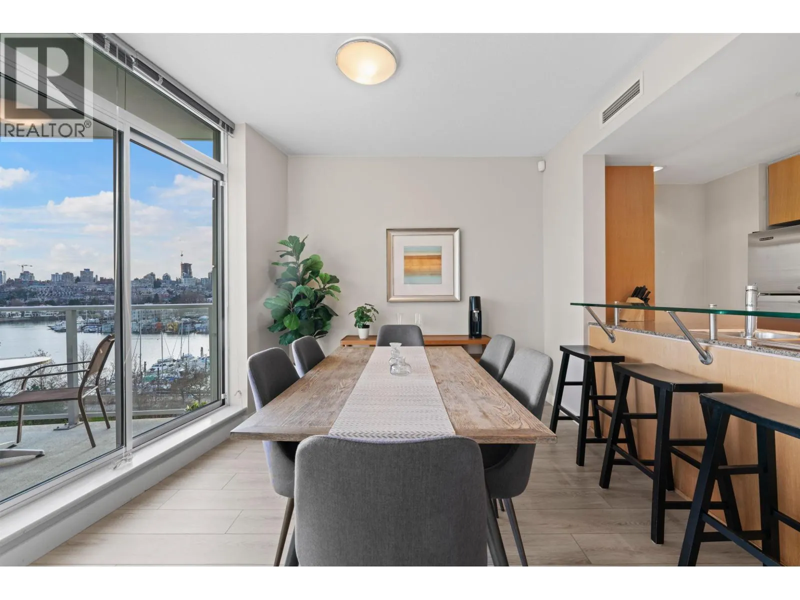 907 633 KINGHORNE MEWS