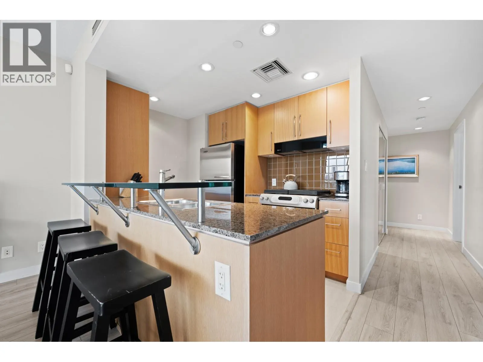 907 633 KINGHORNE MEWS