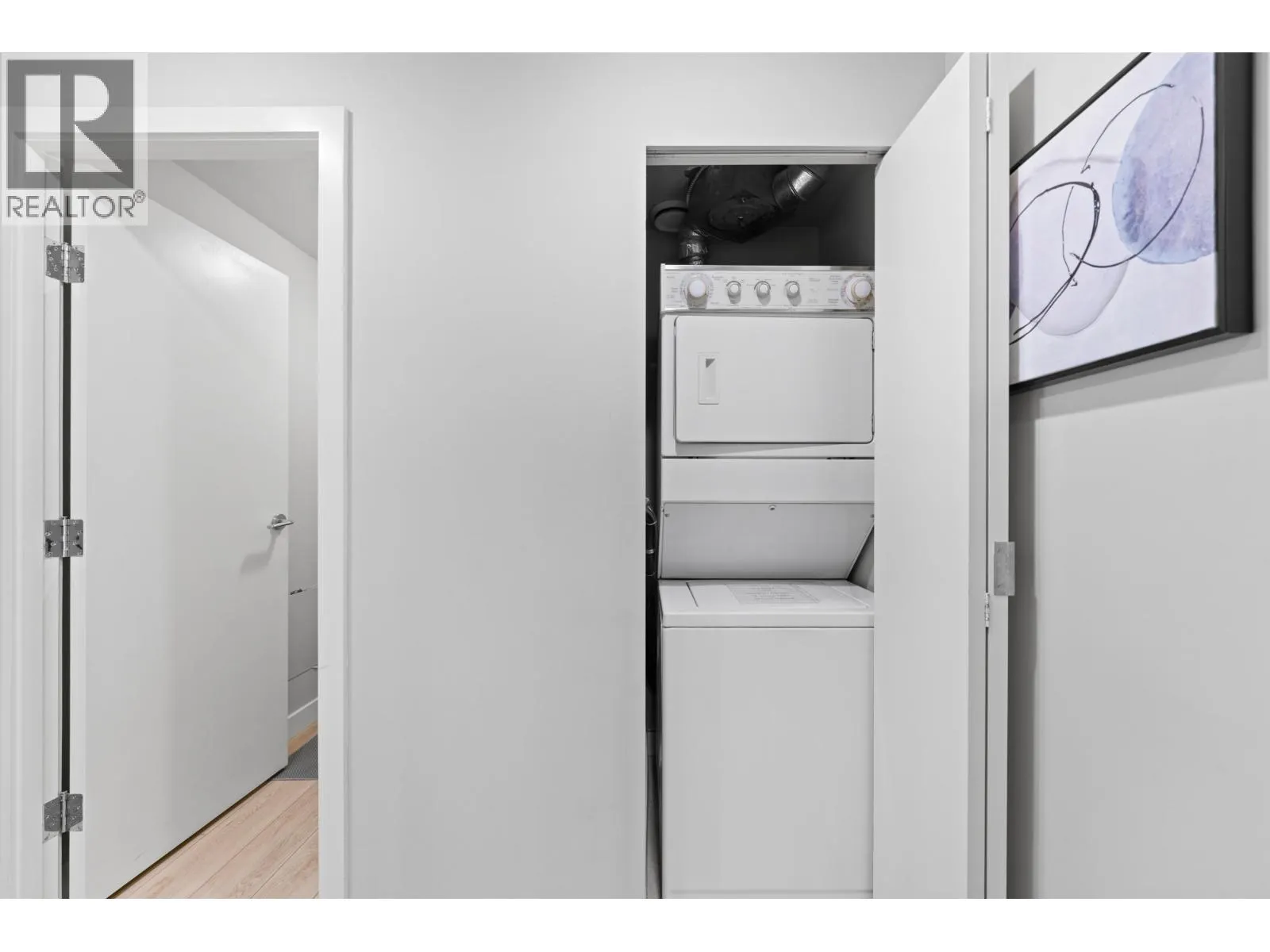 907 633 KINGHORNE MEWS