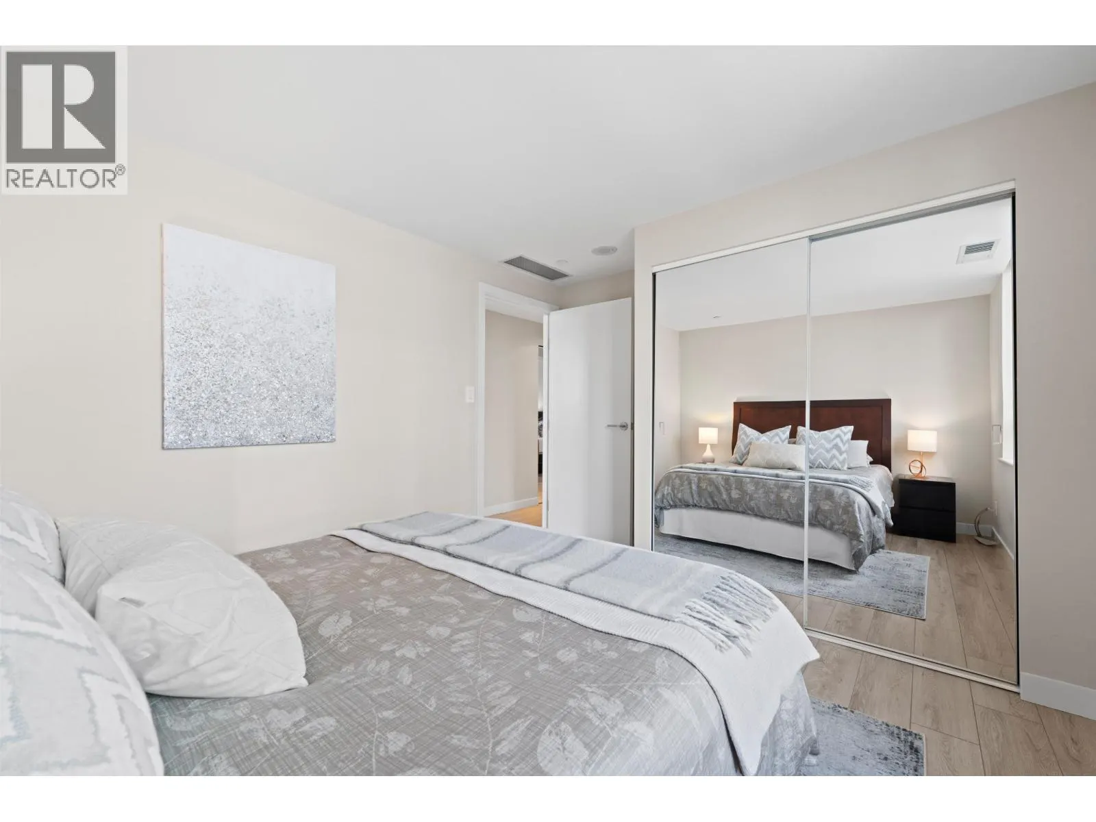 907 633 KINGHORNE MEWS
