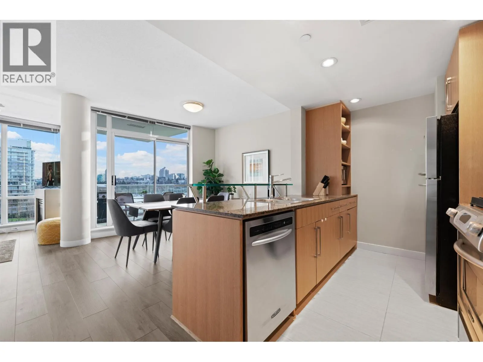 907 633 KINGHORNE MEWS