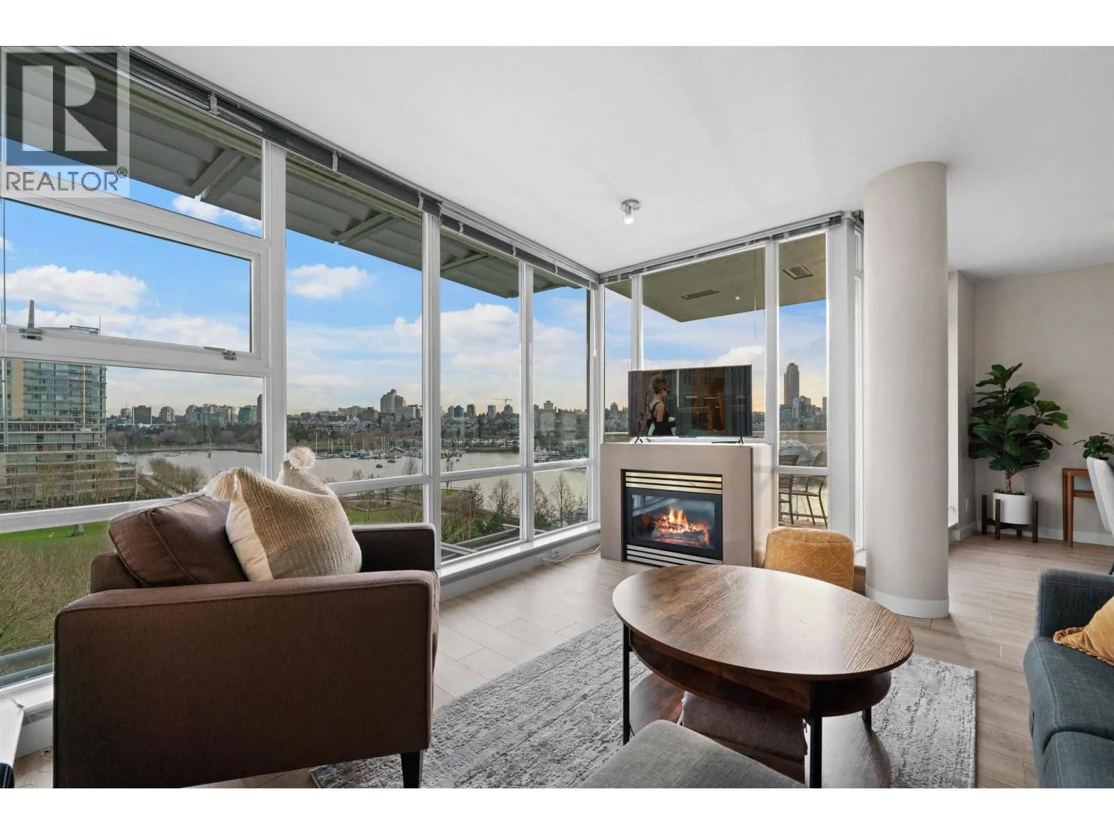 907 633 KINGHORNE MEWS