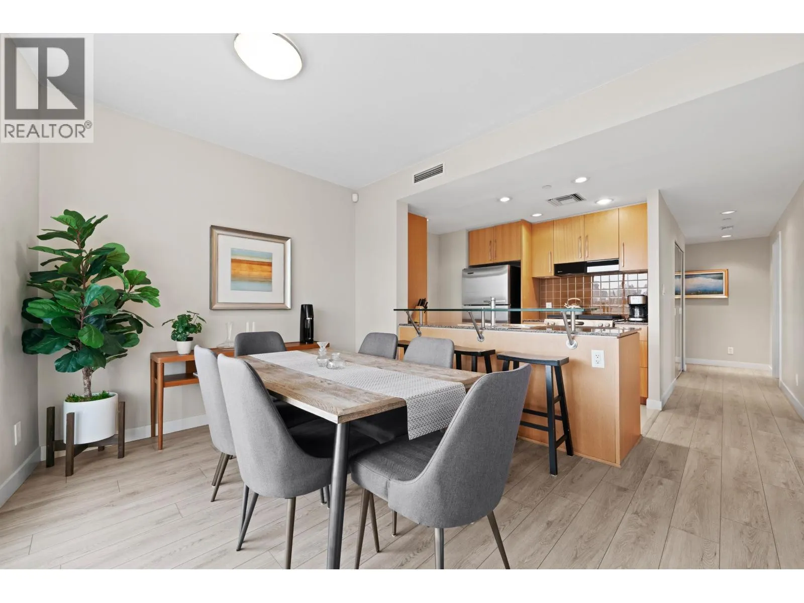 907 633 KINGHORNE MEWS