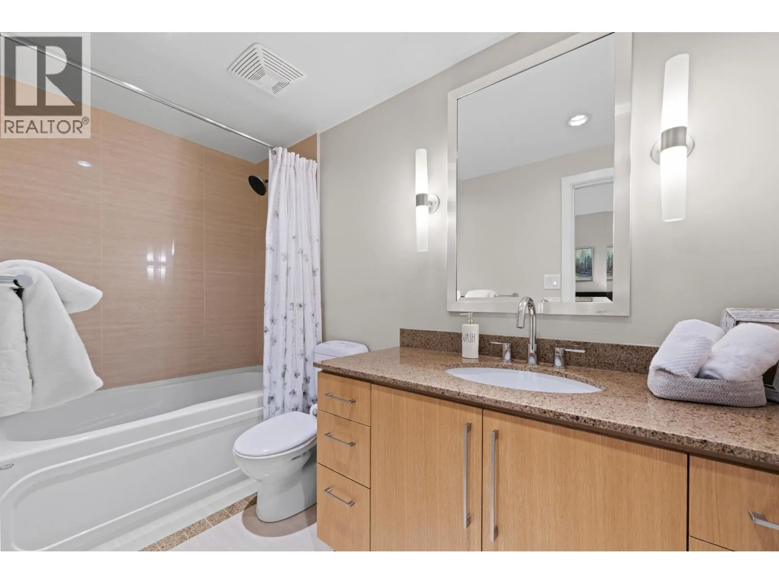 907 633 KINGHORNE MEWS
