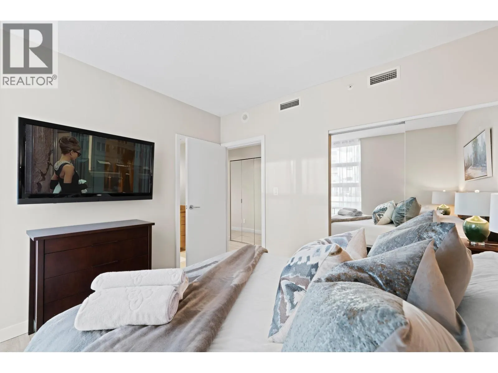 907 633 KINGHORNE MEWS