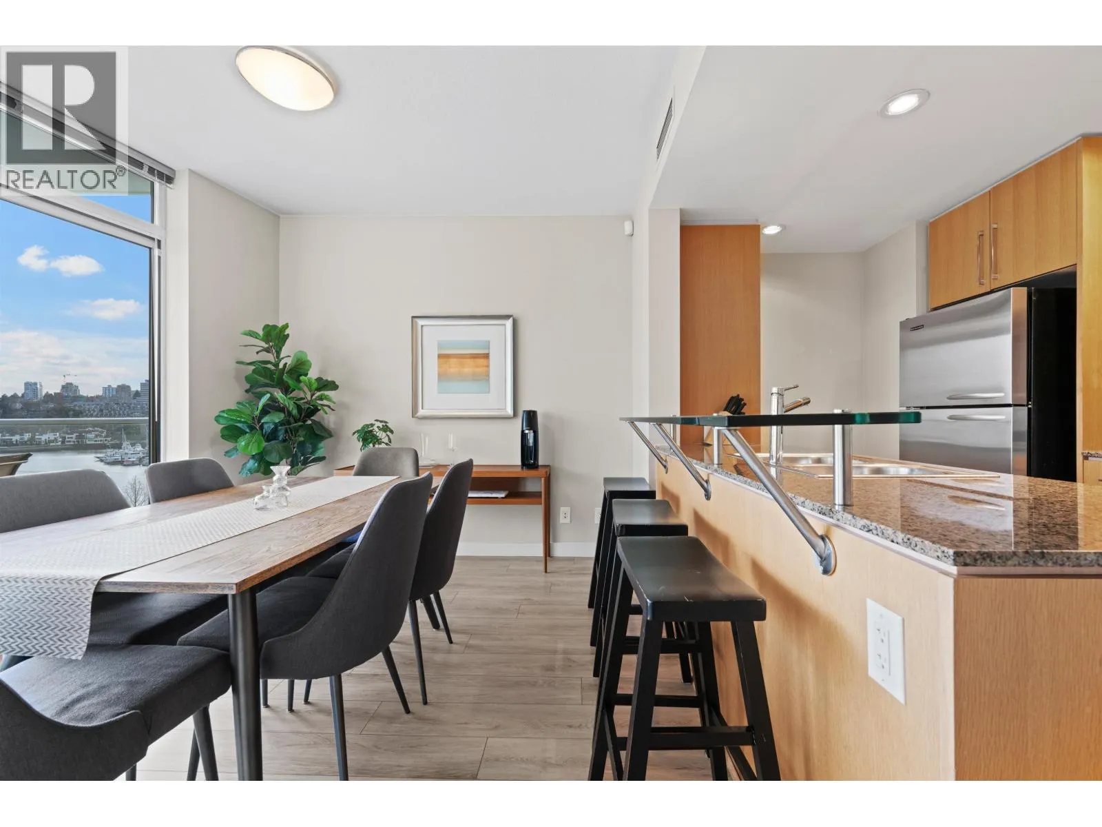 907 633 KINGHORNE MEWS