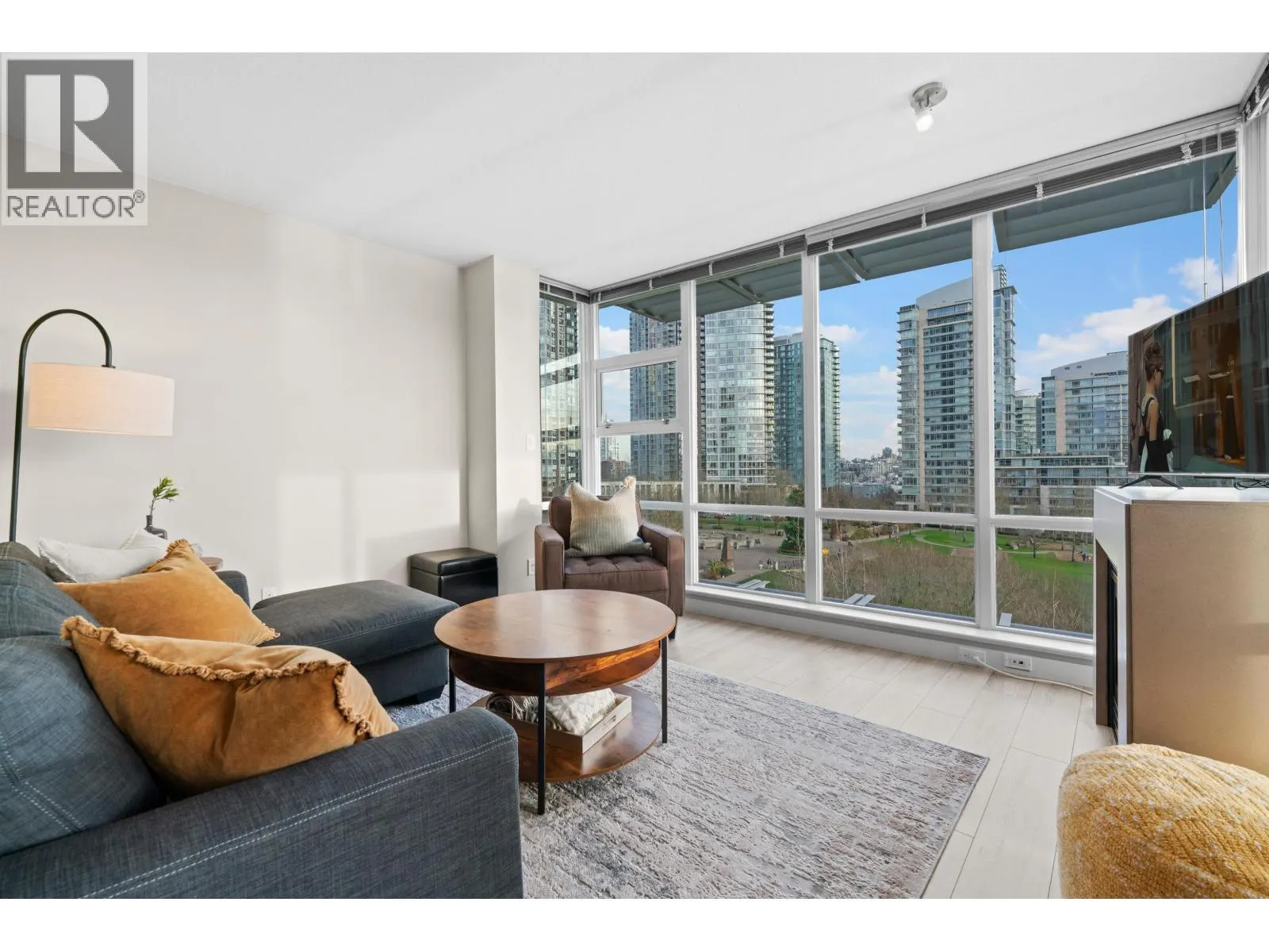 907 633 KINGHORNE MEWS