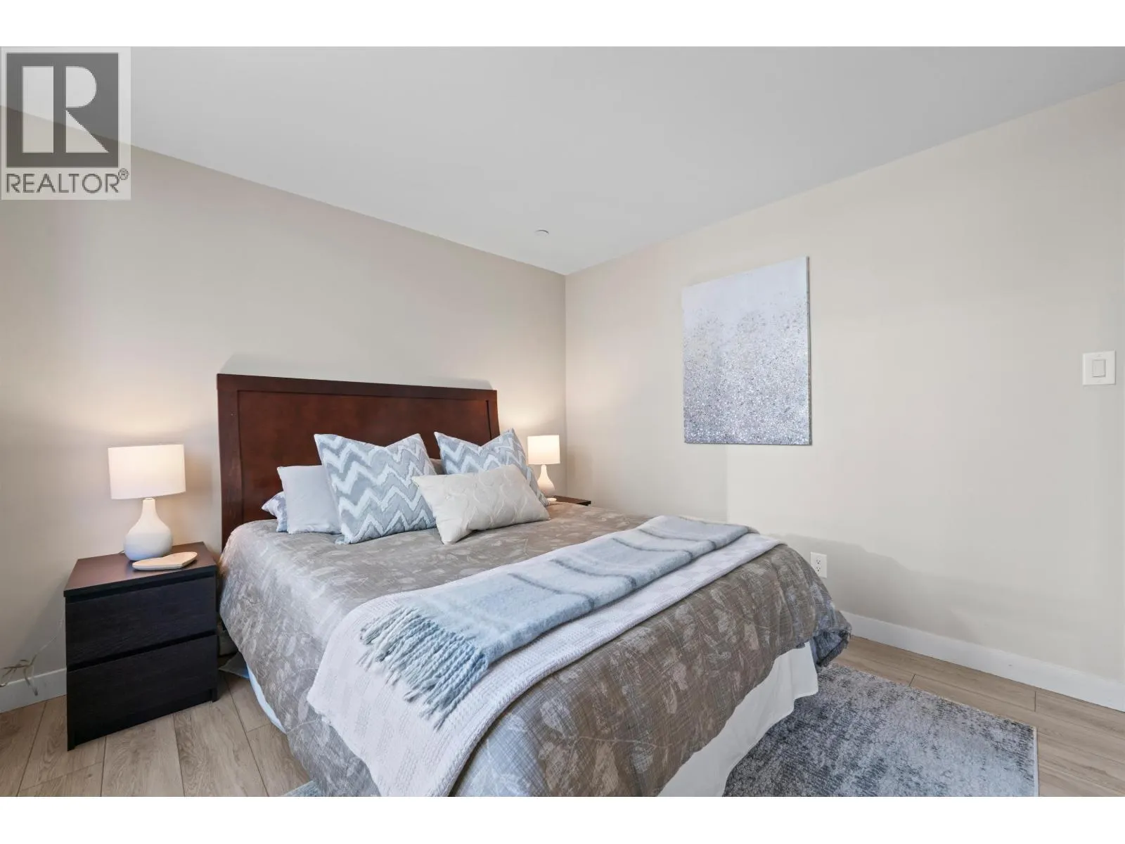 907 633 KINGHORNE MEWS
