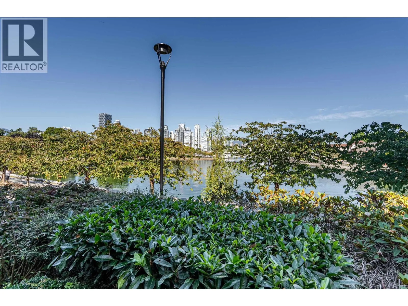 1200 ISLAND PARK WALK
