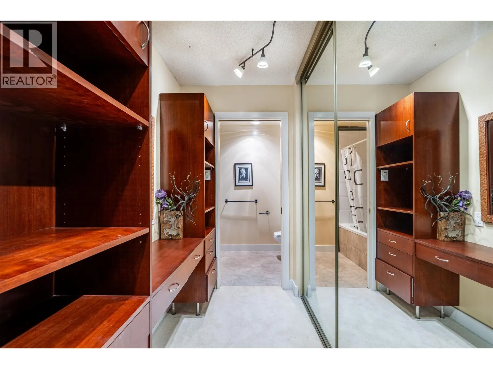 1200 ISLAND PARK WALK