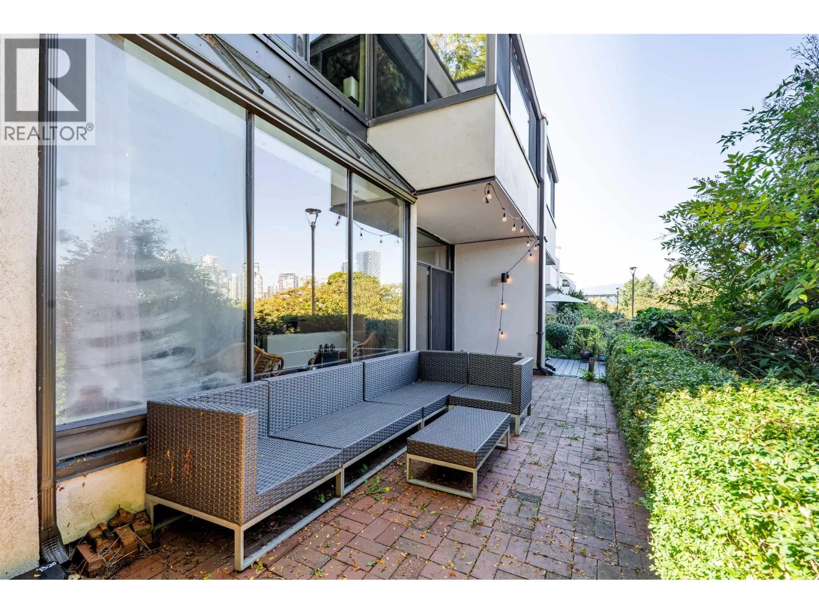 1200 ISLAND PARK WALK