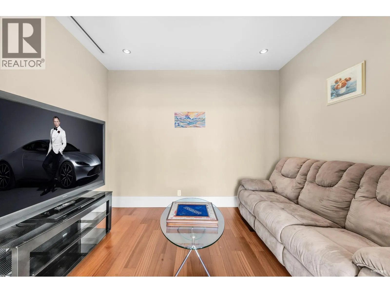 102 2575 GARDEN COURT