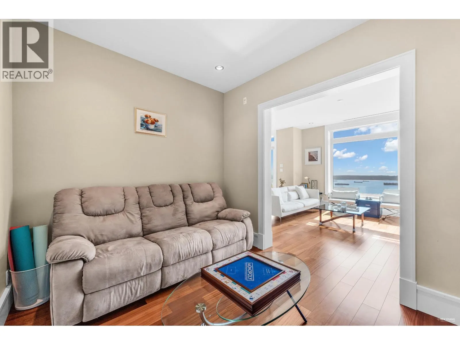 102 2575 GARDEN COURT