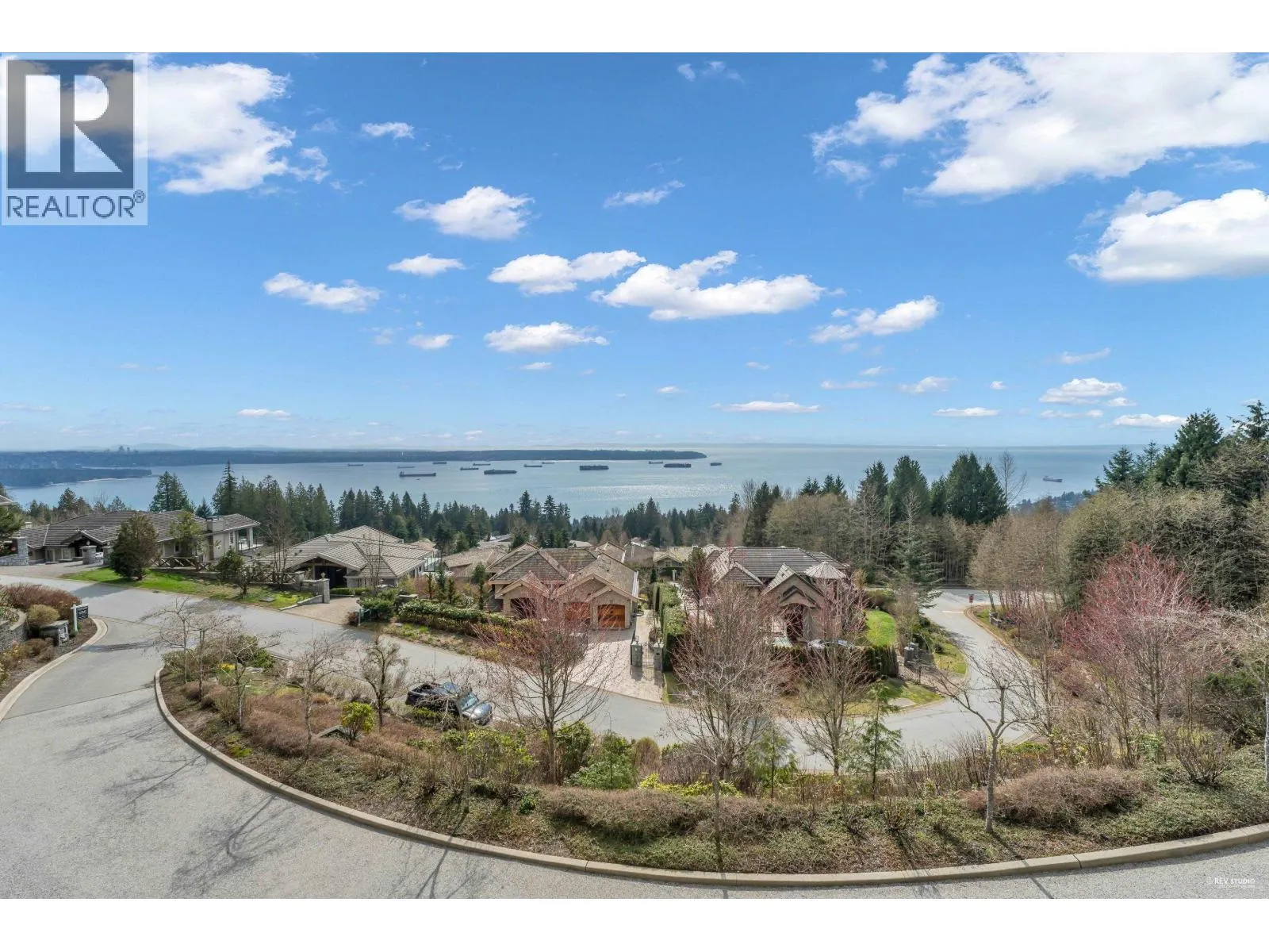 102 2575 GARDEN COURT