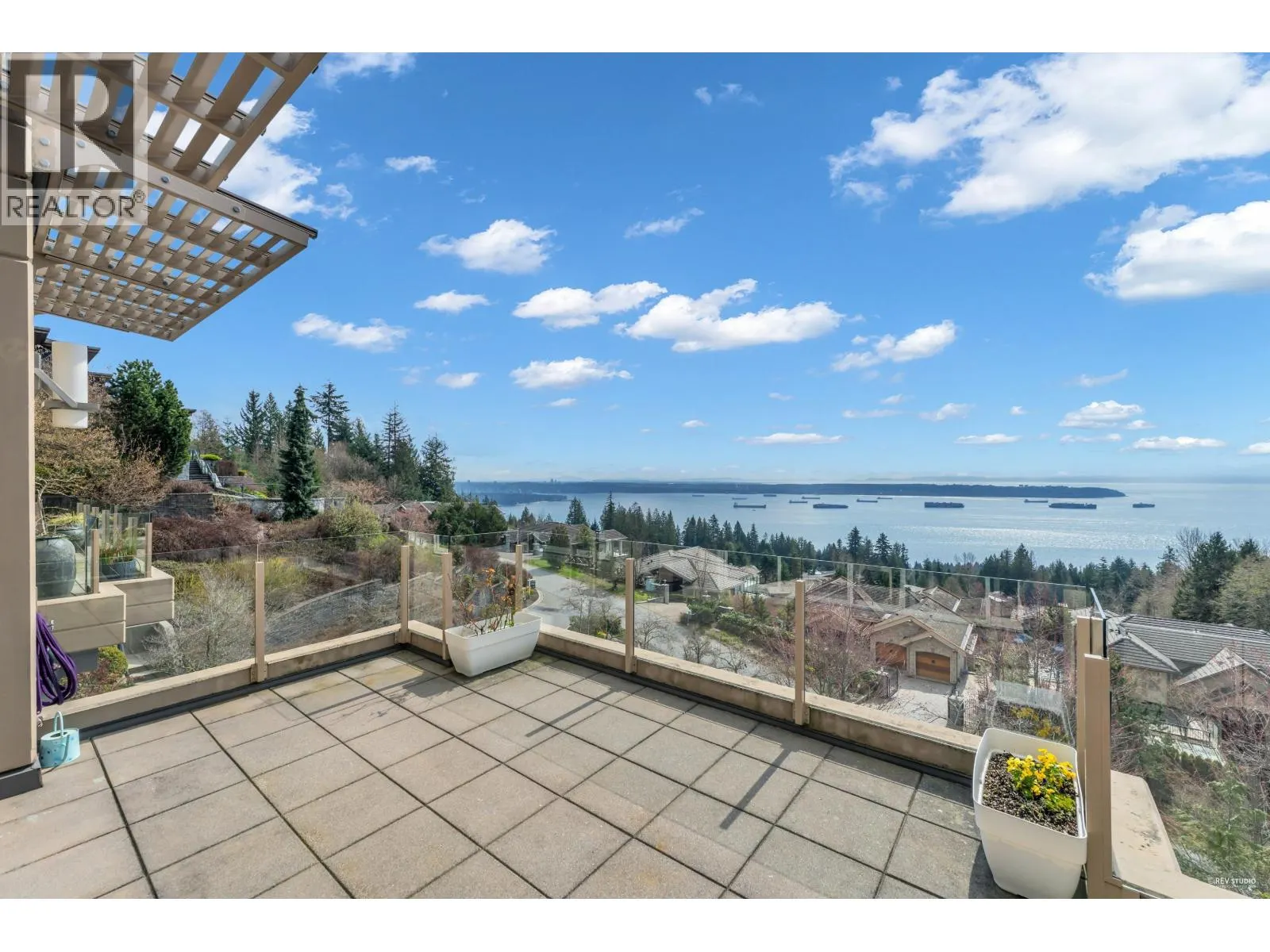 102 2575 GARDEN COURT