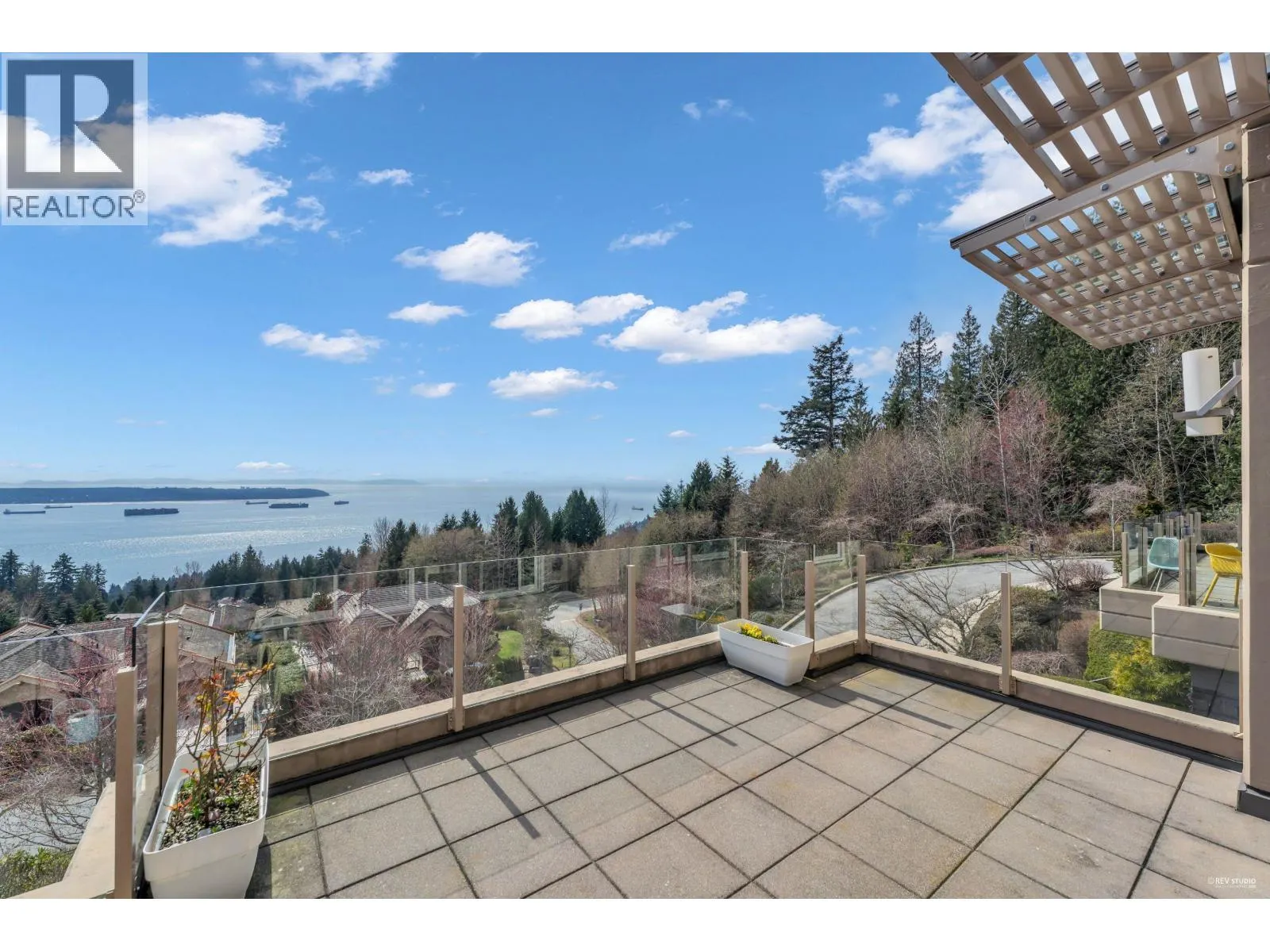 102 2575 GARDEN COURT