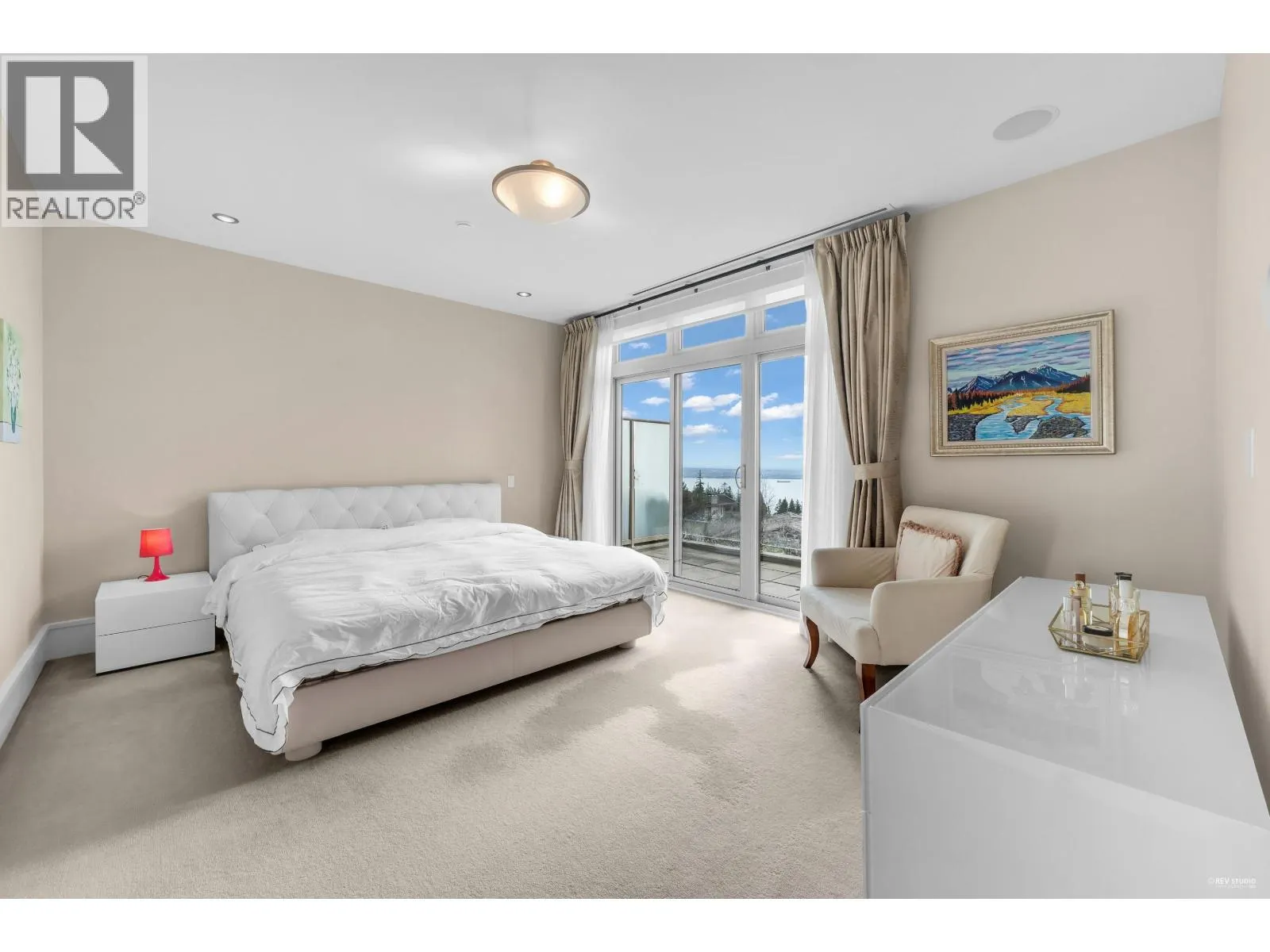 102 2575 GARDEN COURT