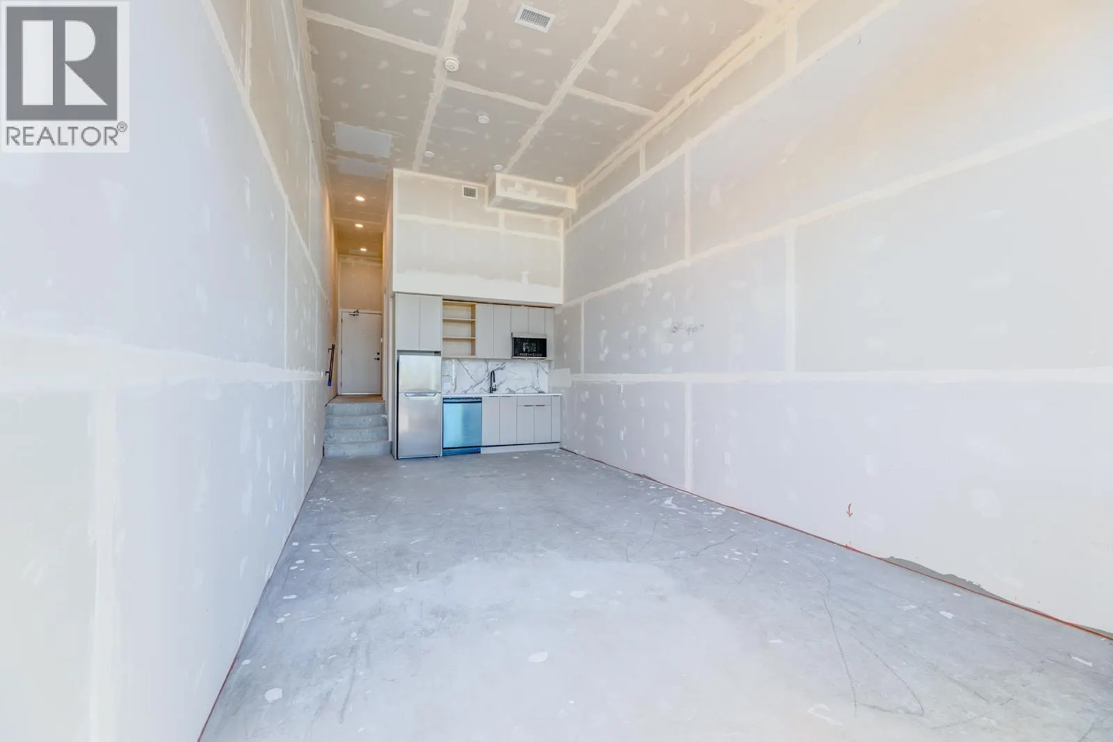 104/204 422 E 3RD STREET