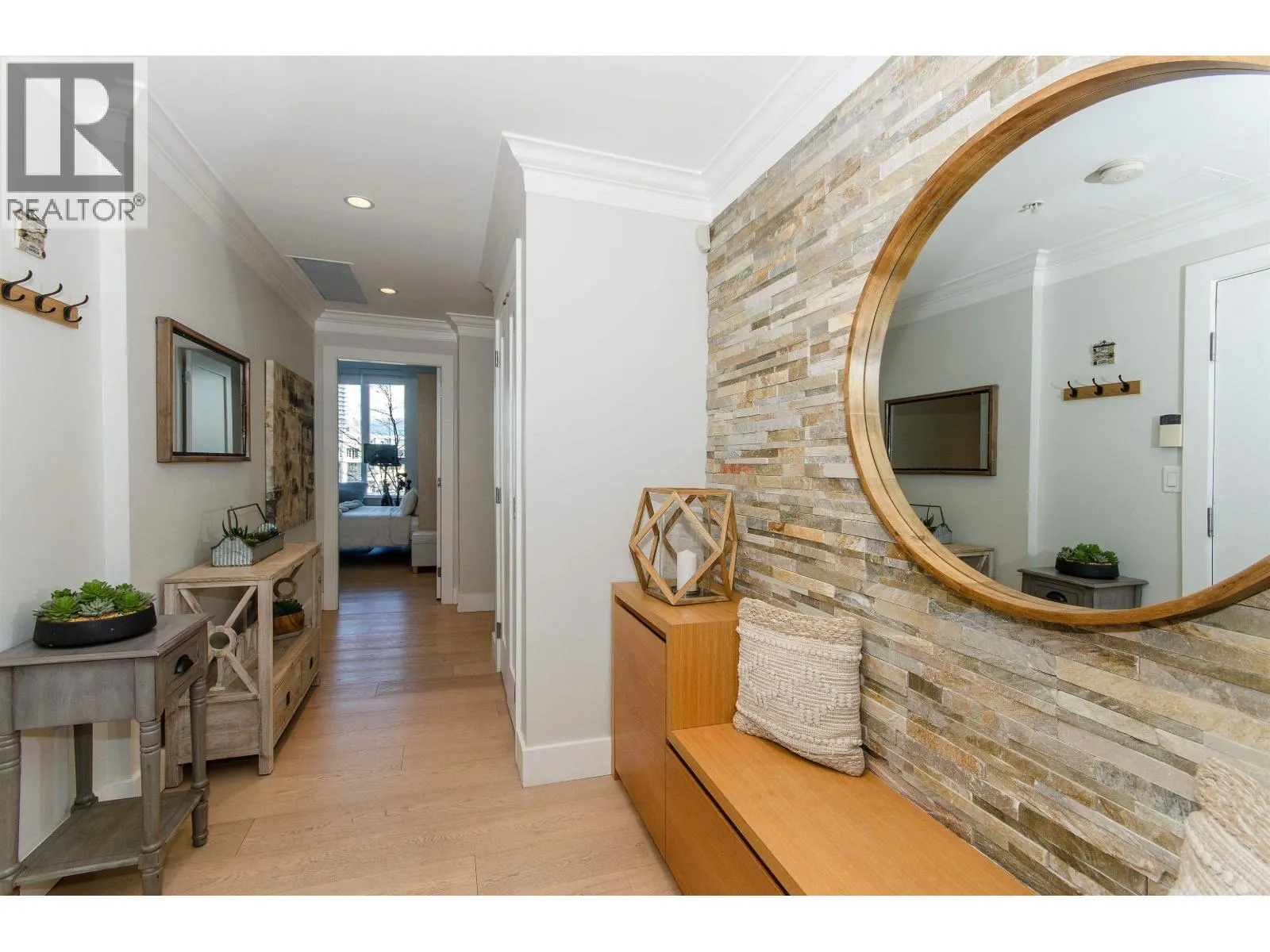 9 SMITHE MEWS