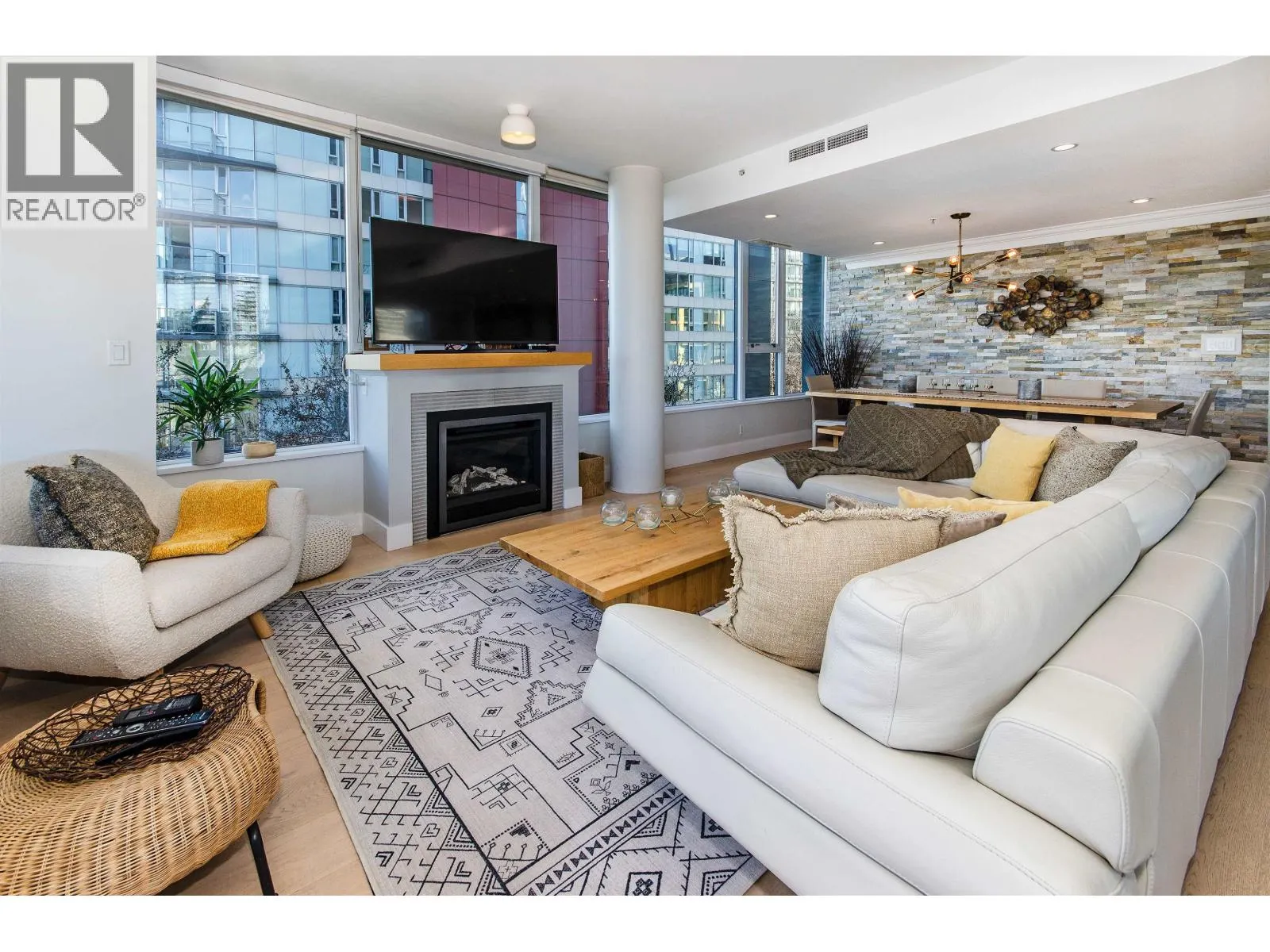 9 SMITHE MEWS