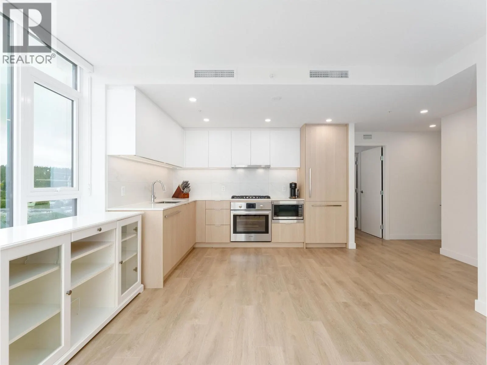 1809 318 ALDERSON AVENUE