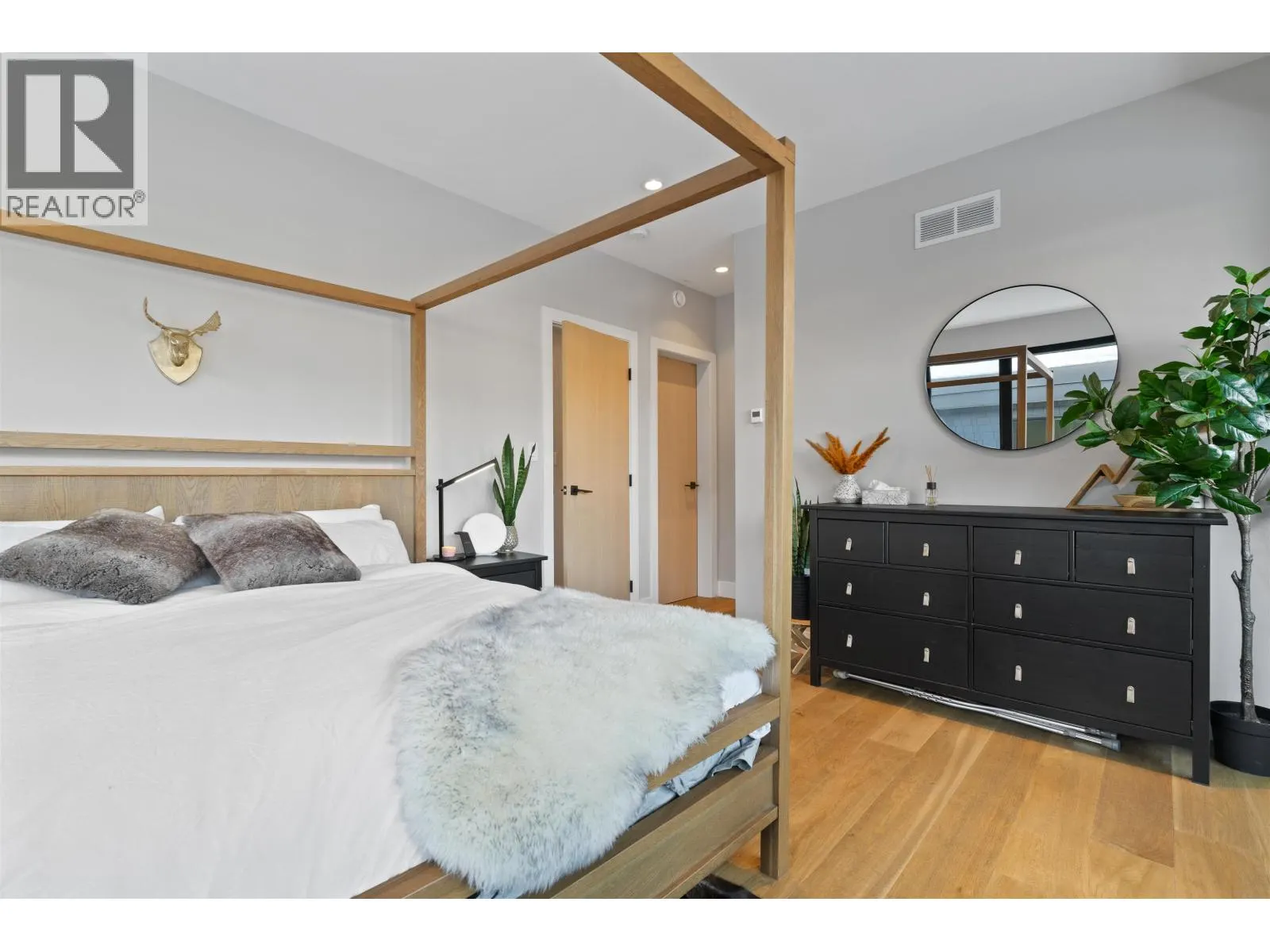 22 1350 CLOUDBURST DRIVE