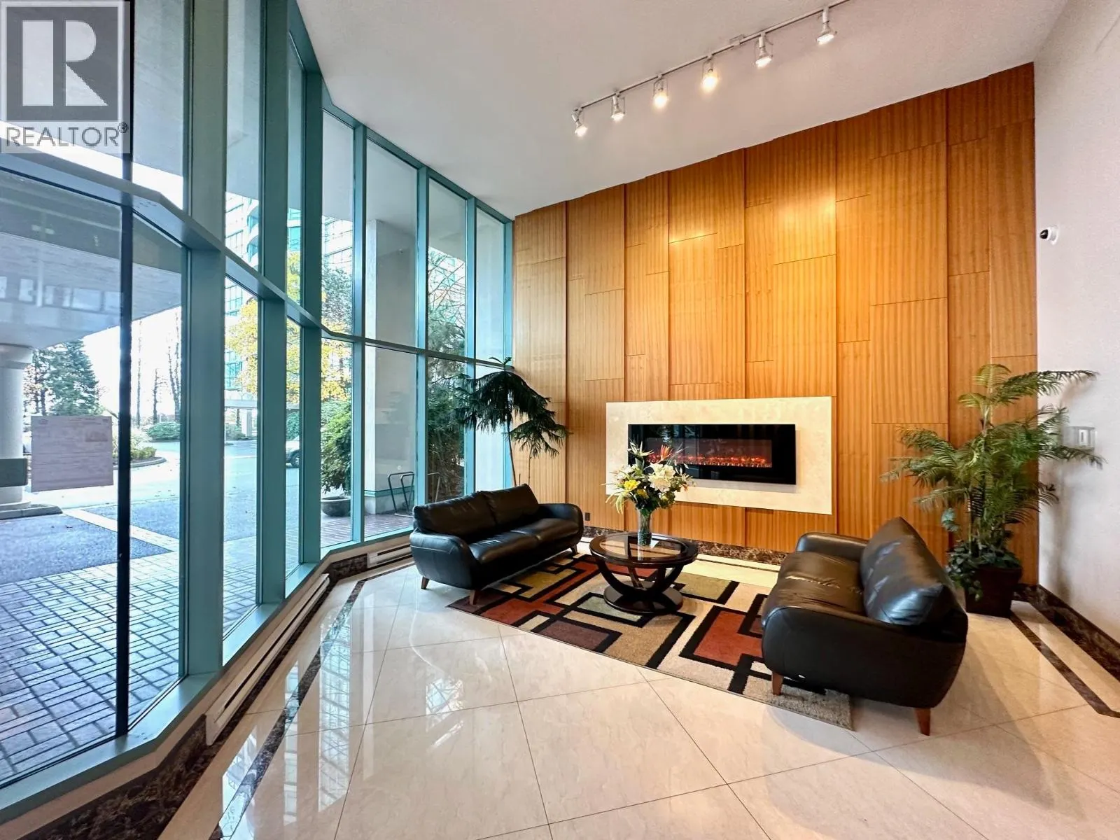 605 8871 LANSDOWNE ROAD