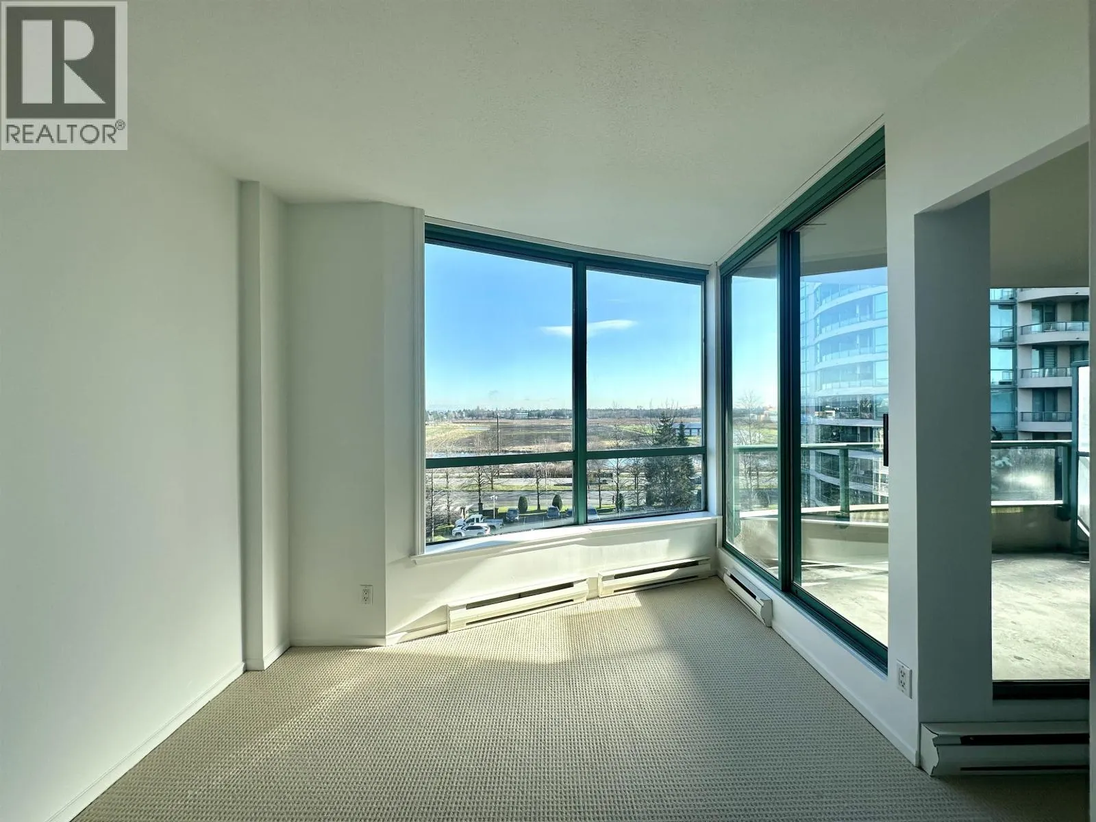 605 8871 LANSDOWNE ROAD