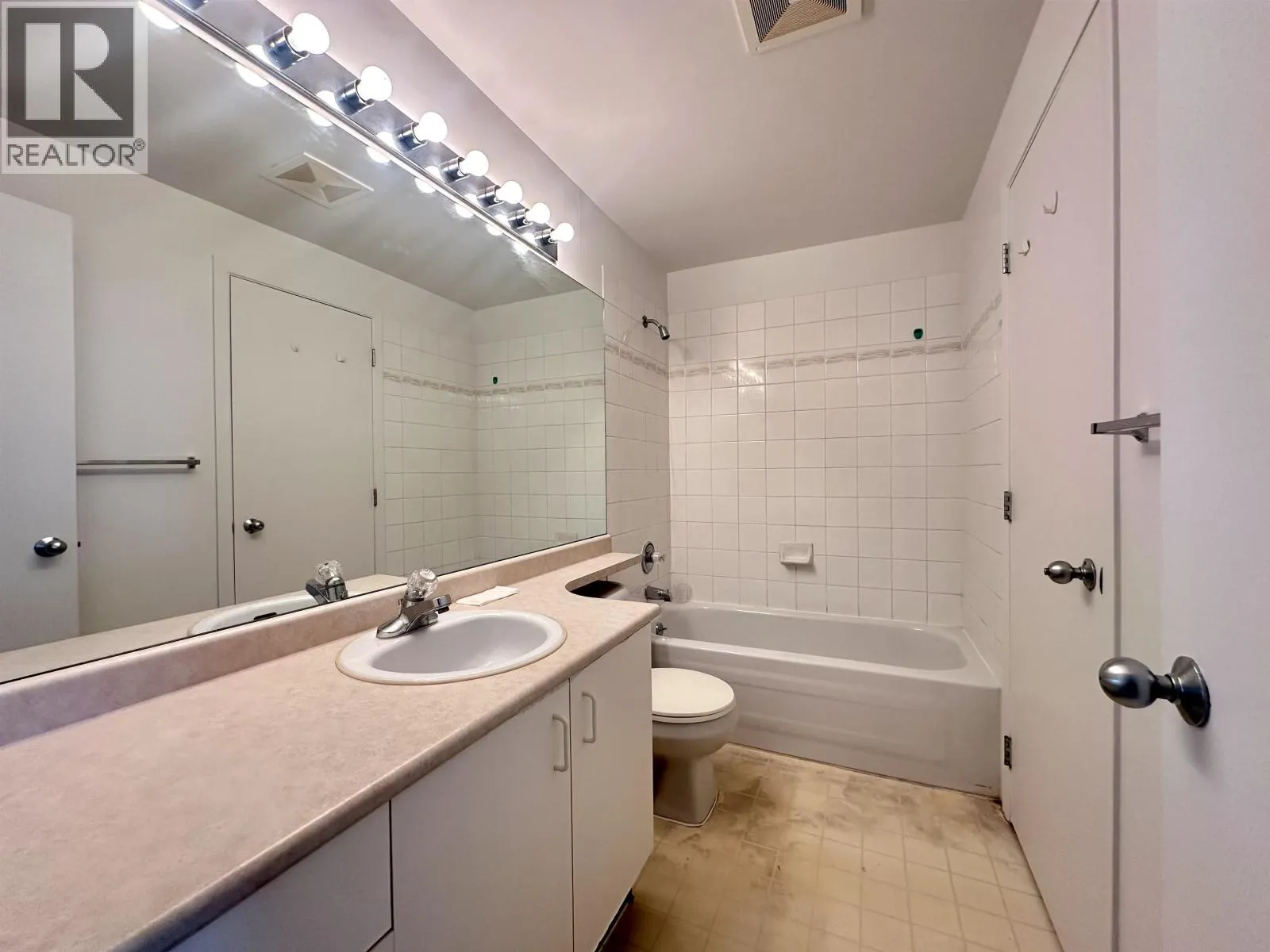 605 8871 LANSDOWNE ROAD