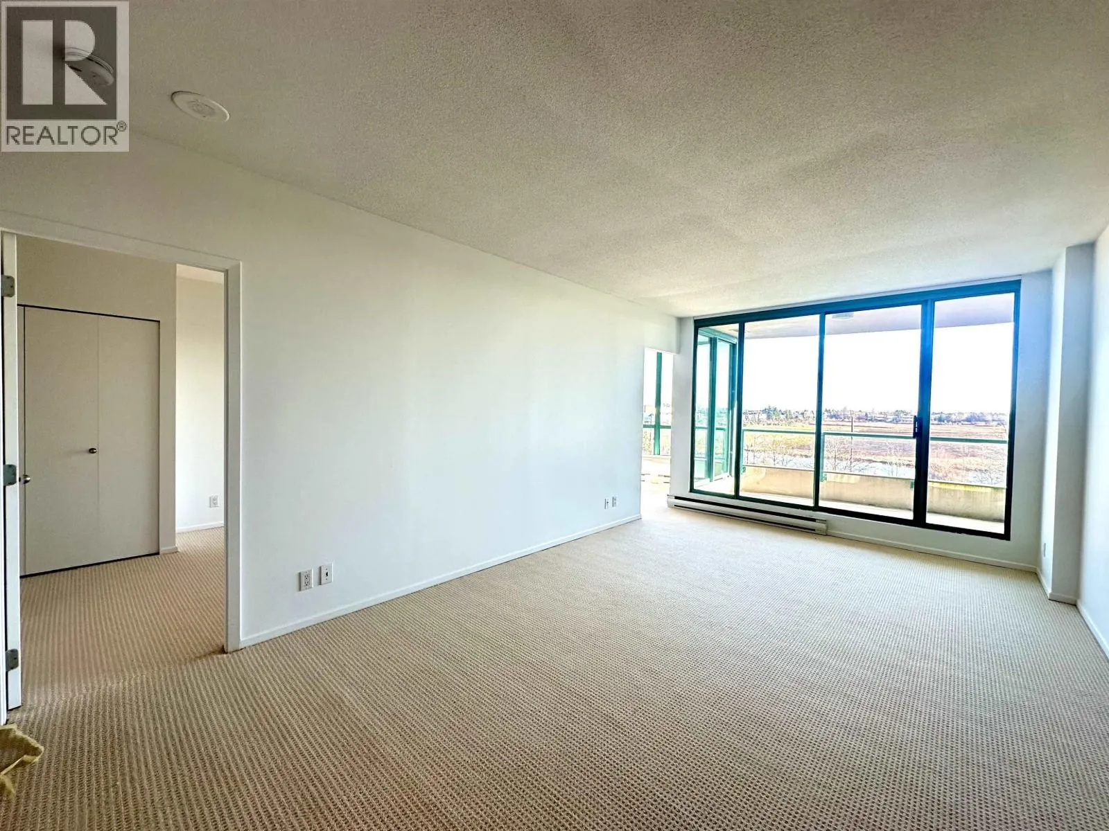 605 8871 LANSDOWNE ROAD