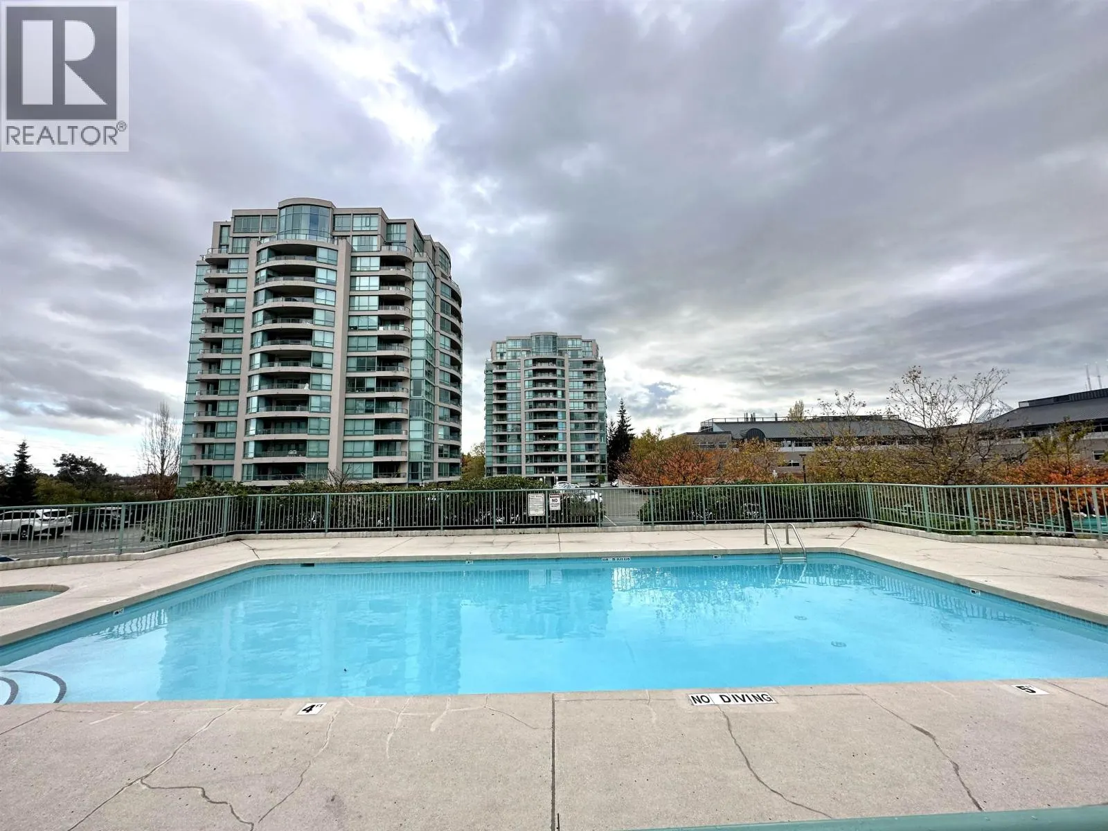 605 8871 LANSDOWNE ROAD