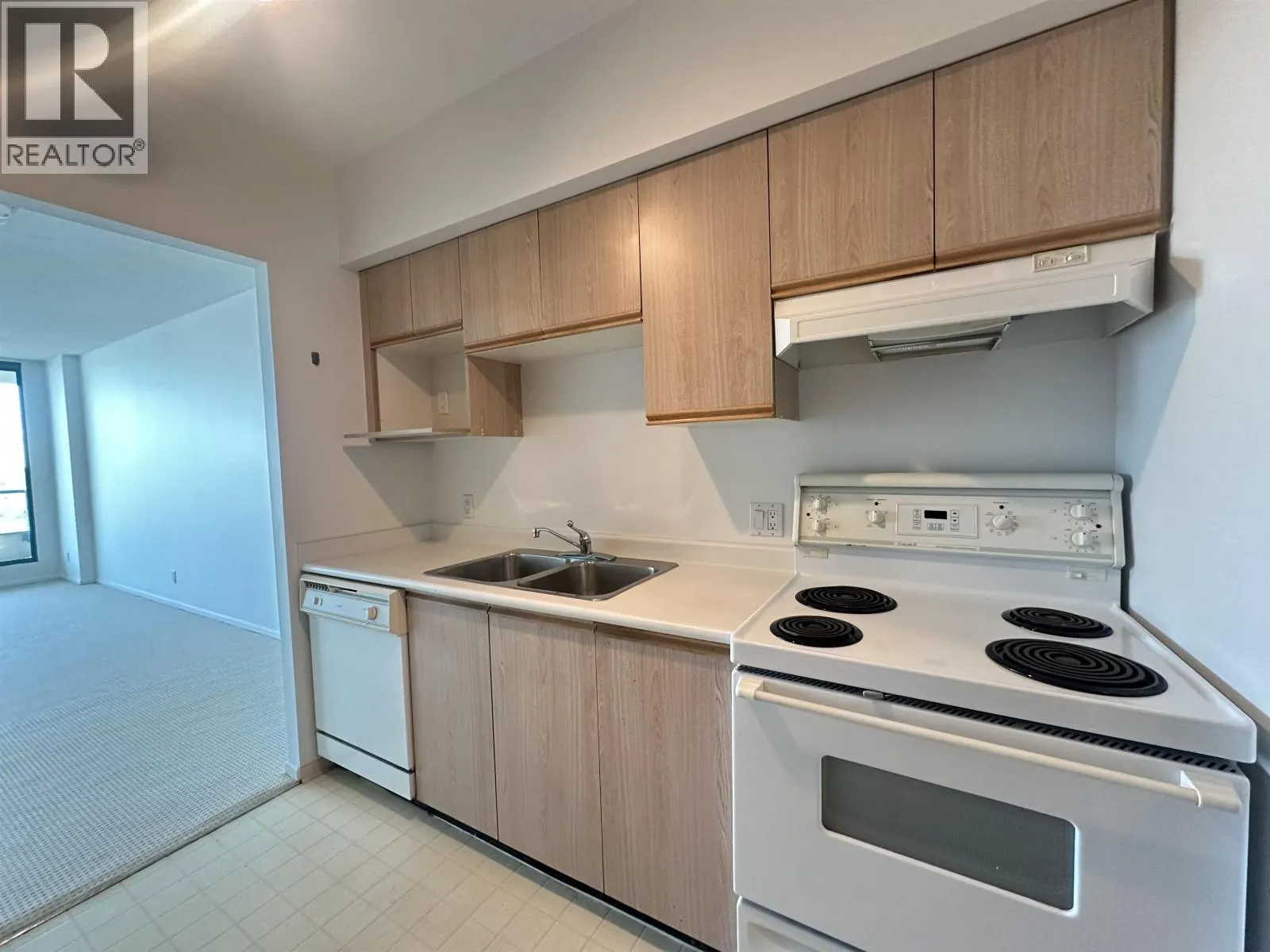 605 8871 LANSDOWNE ROAD