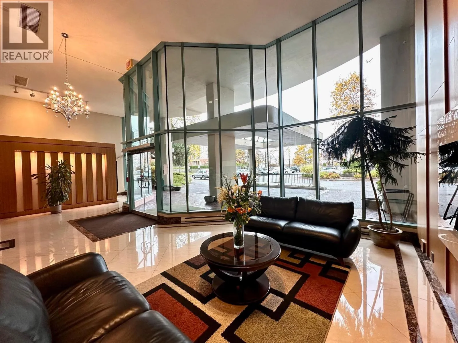 605 8871 LANSDOWNE ROAD