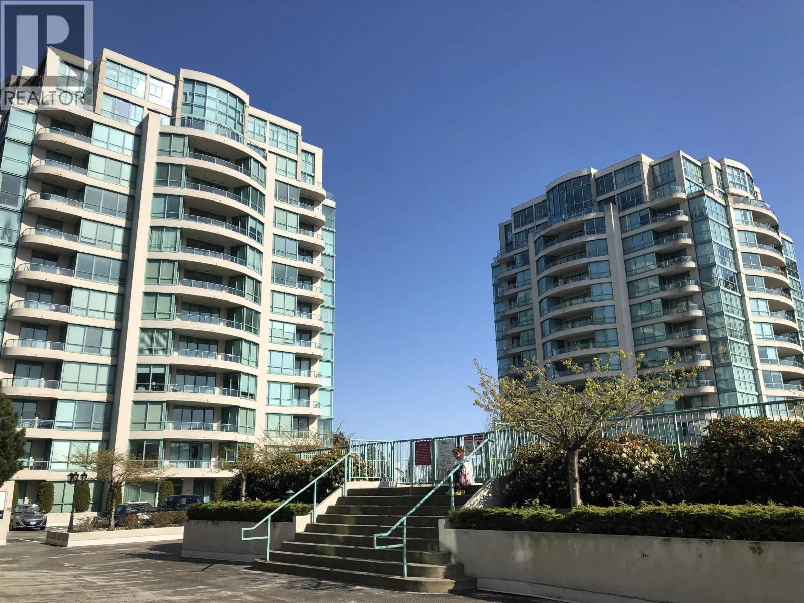 605 8871 LANSDOWNE ROAD
