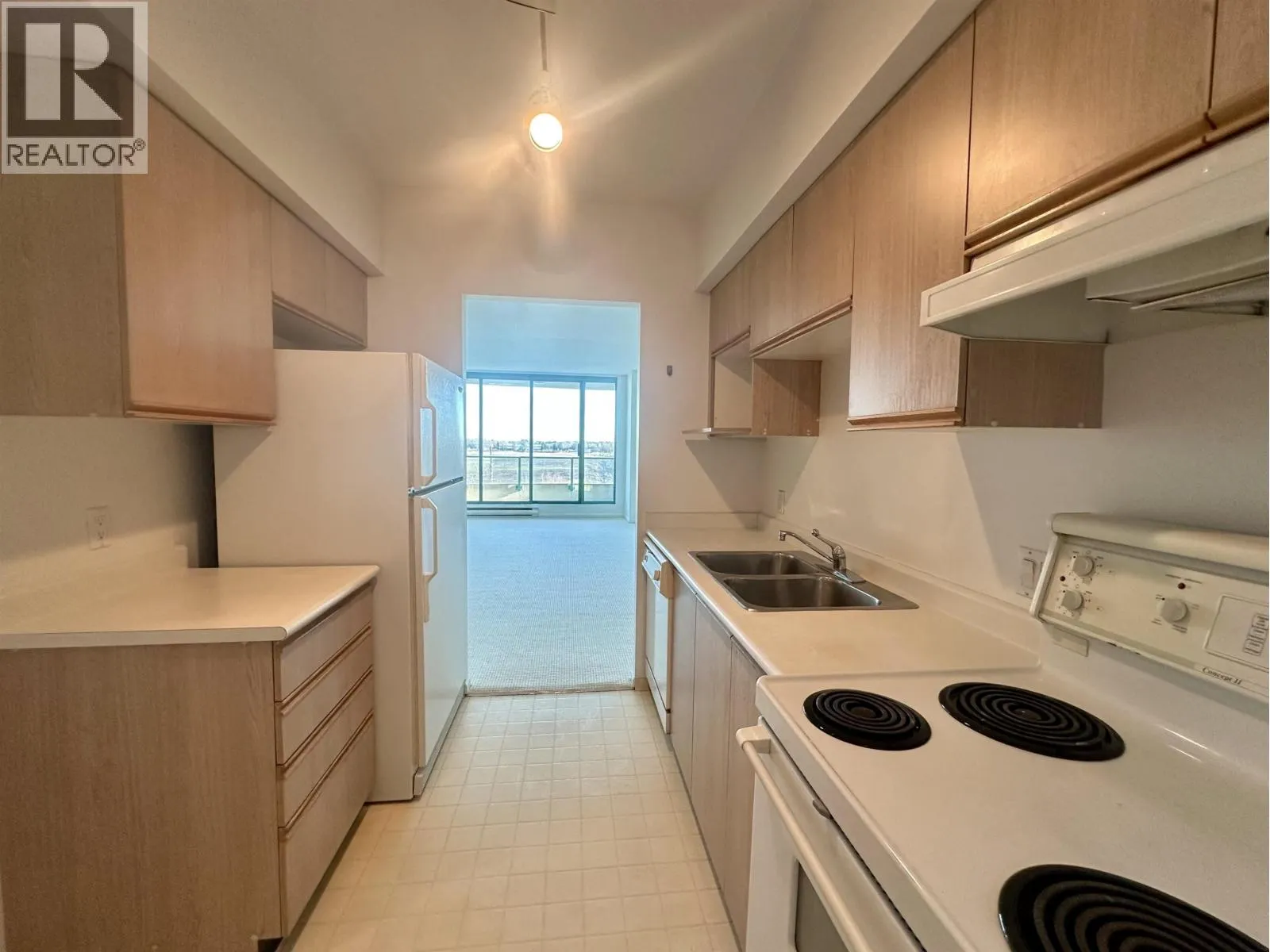 605 8871 LANSDOWNE ROAD