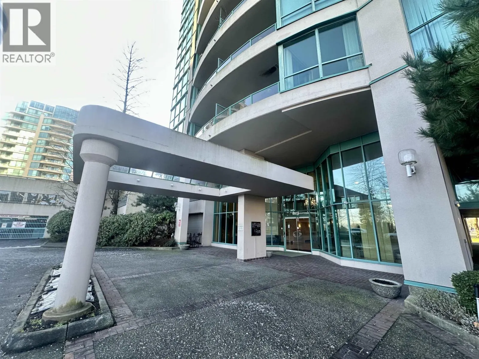 605 8871 LANSDOWNE ROAD