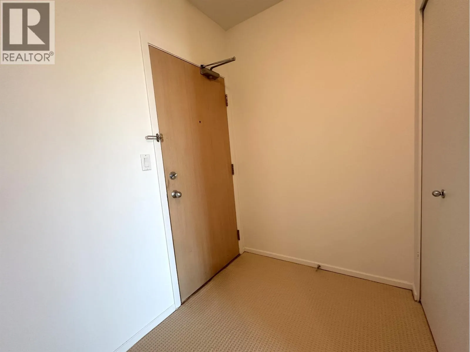 605 8871 LANSDOWNE ROAD