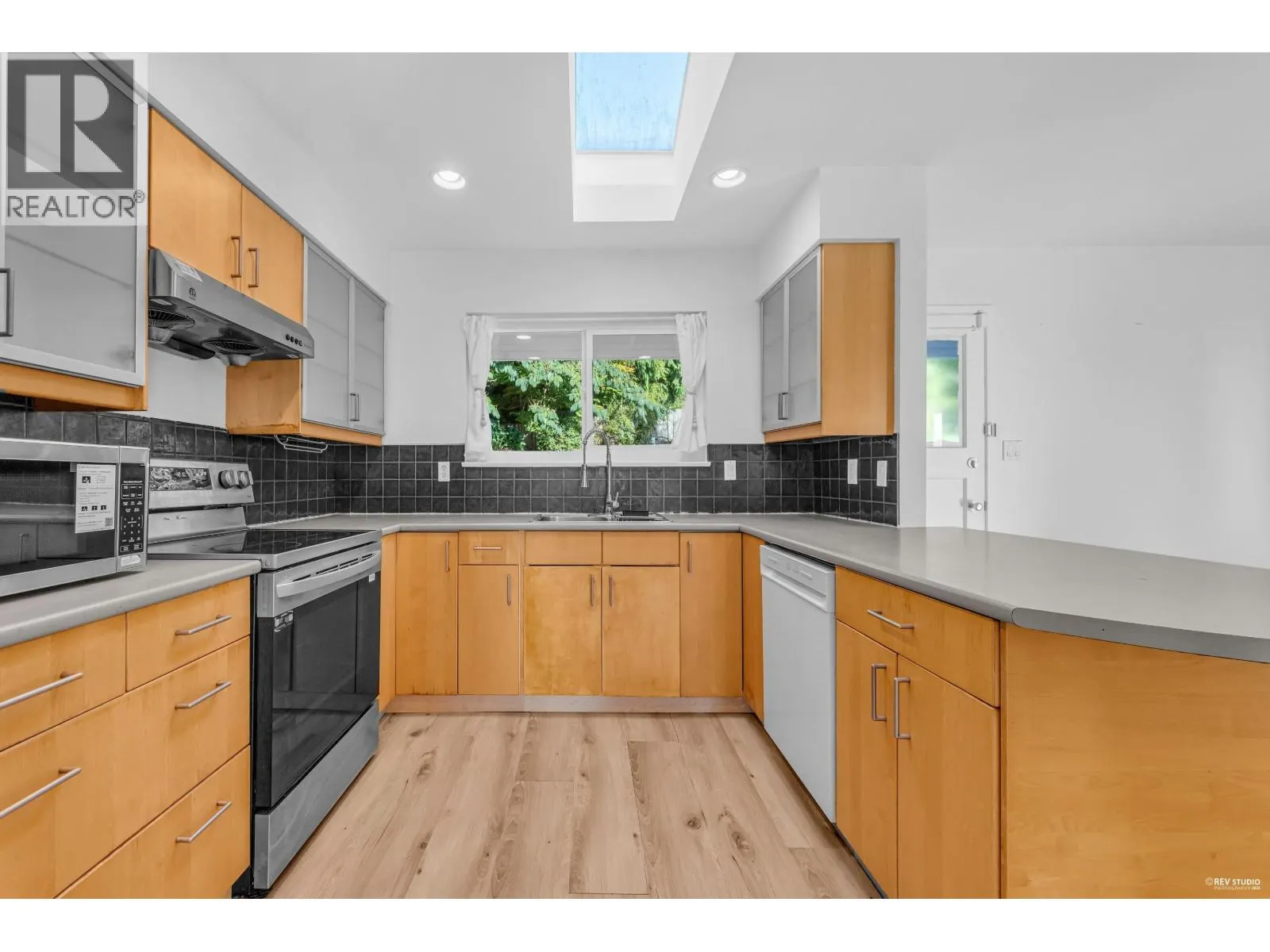 1910 27TH STREET