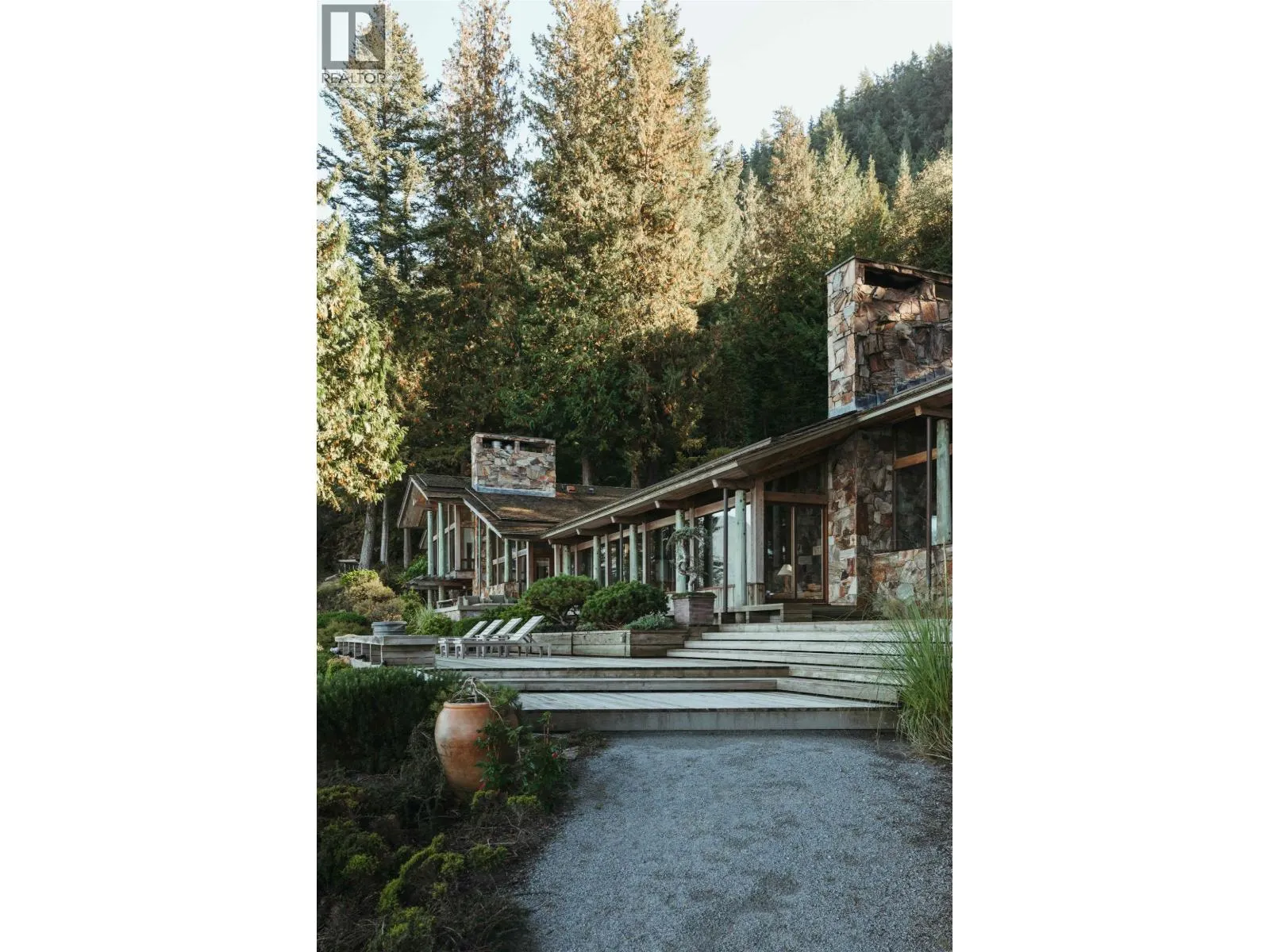 370-374 SMUGGLERS COVE ROAD