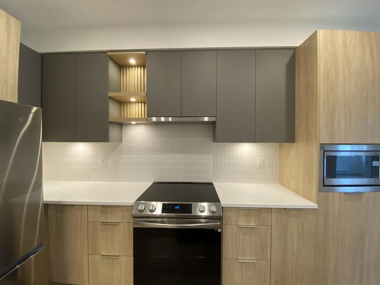 411 20695 EASTLEIGH CRESCENT