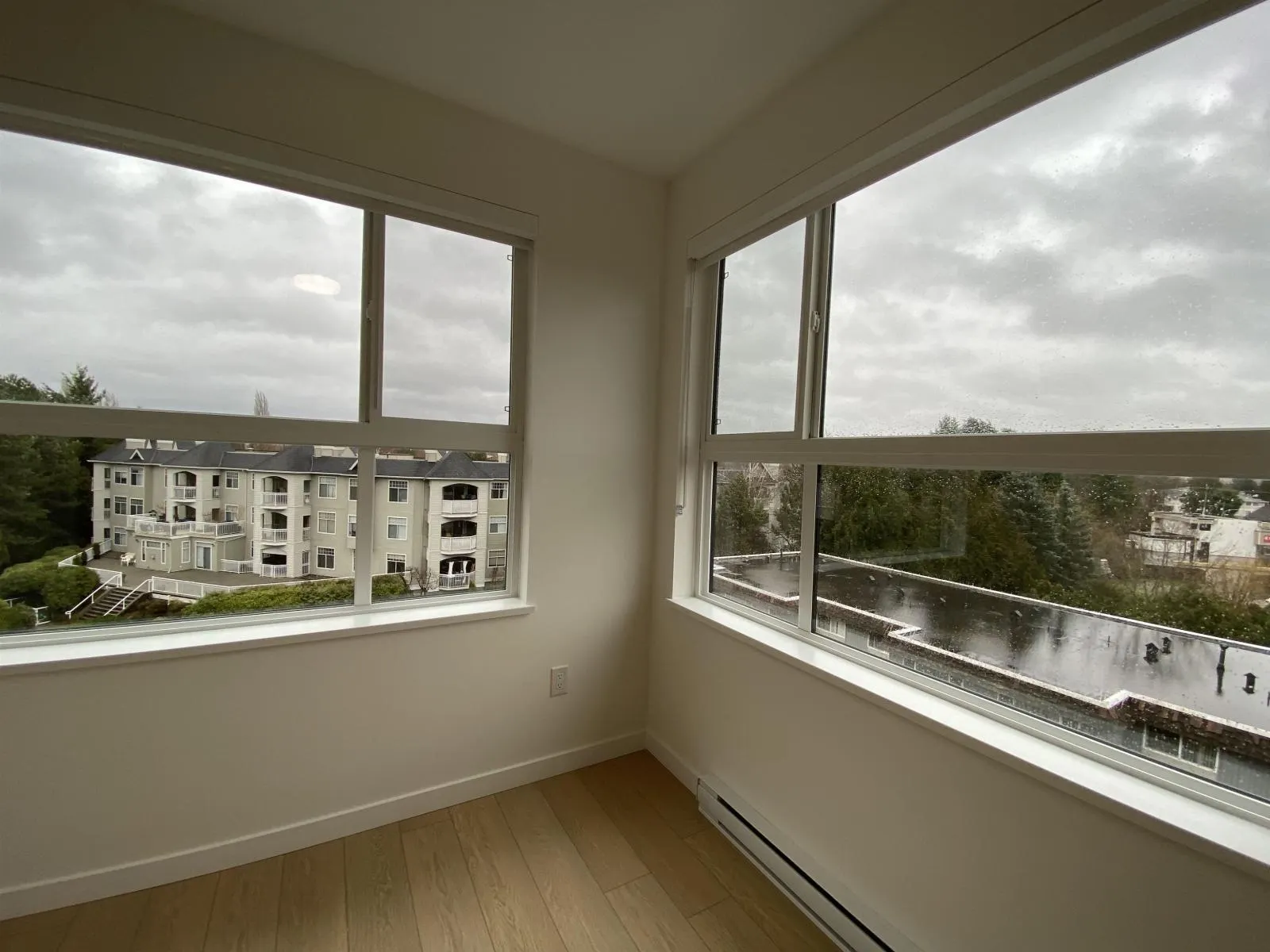 411 20695 EASTLEIGH CRESCENT