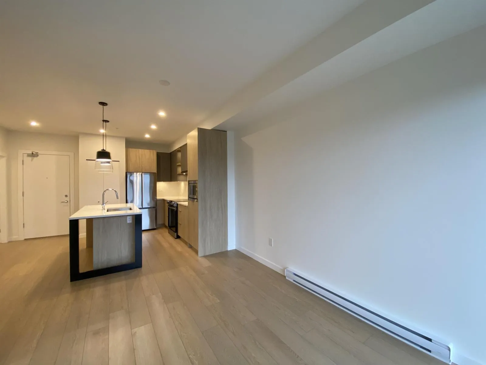 411 20695 EASTLEIGH CRESCENT