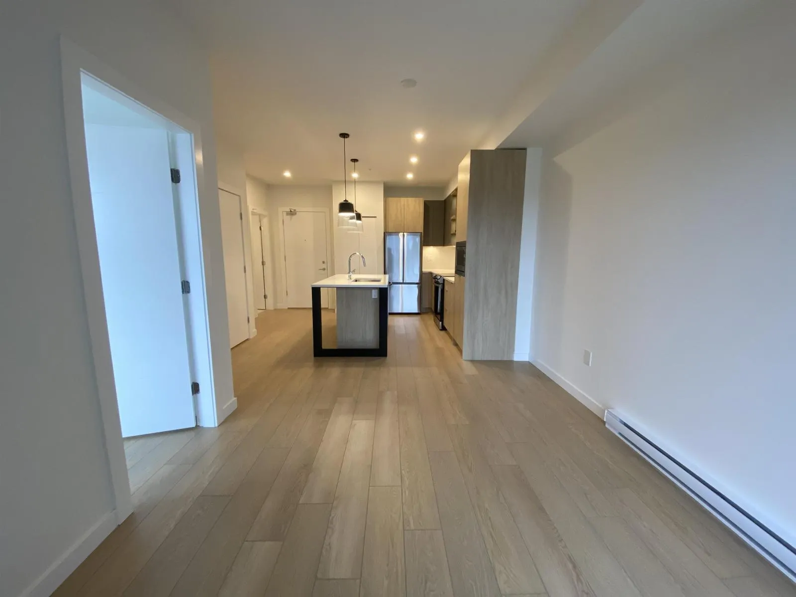 411 20695 EASTLEIGH CRESCENT